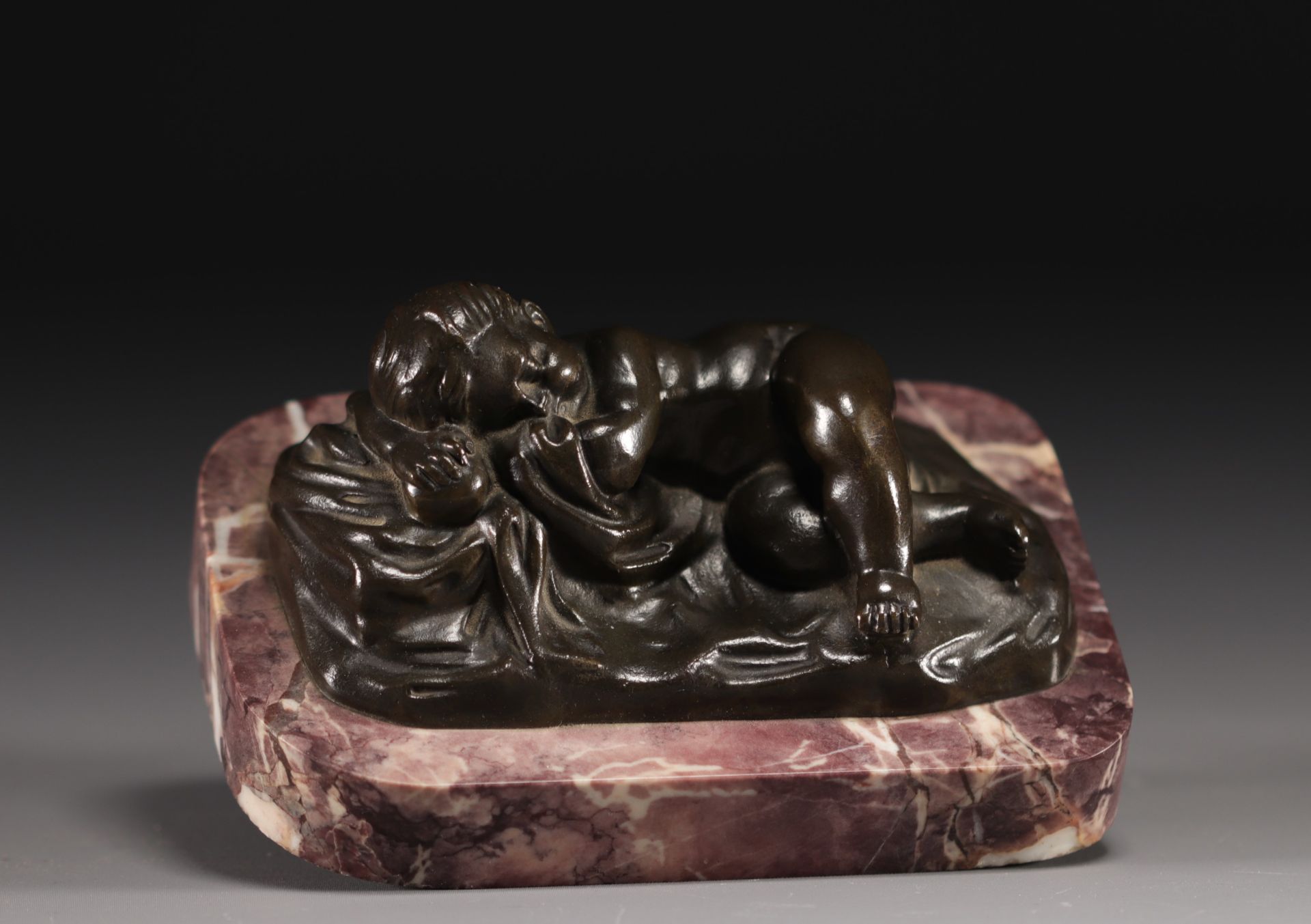 "L'enfant endormi" Small bronze, French school, 19th century.