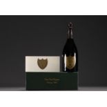 Champagne Moet et Chandon Cuvee Dom Perignon Vintage 1990 in a gift box.