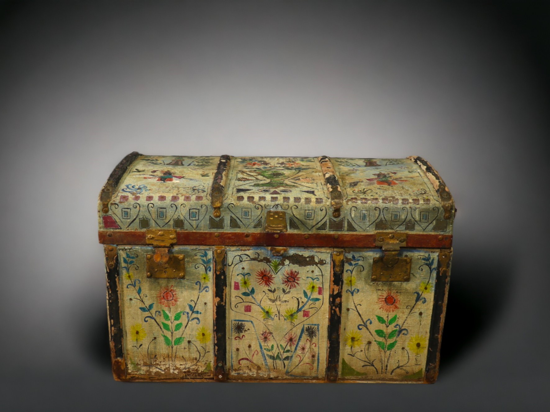 Marguerite BROUHON (1922-2004) Old painted trunk, oil on canvas, wood and metal.