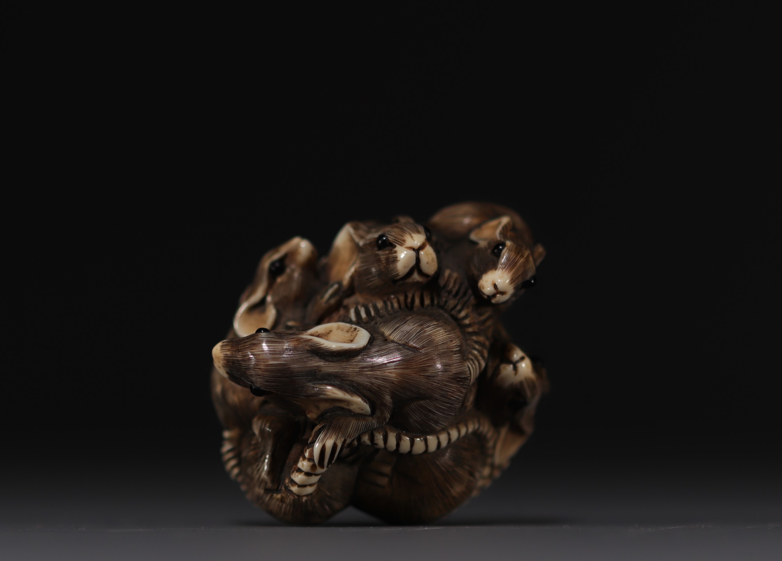 Japan - Ivory and black coral netsuke representing a group of six rats, Meiji. Signed. - Image 6 of 9