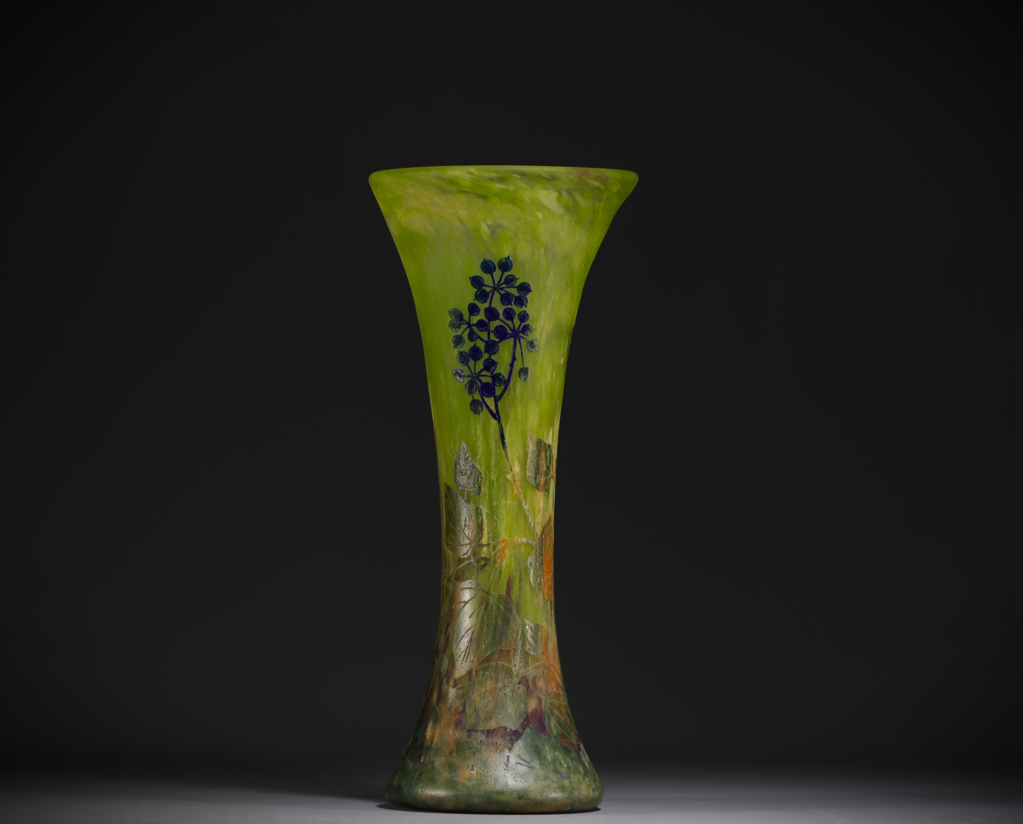 DAUM Nancy - Large multi-layered glass vase with acid-etched decoration of berries on a green marmor - Image 3 of 3