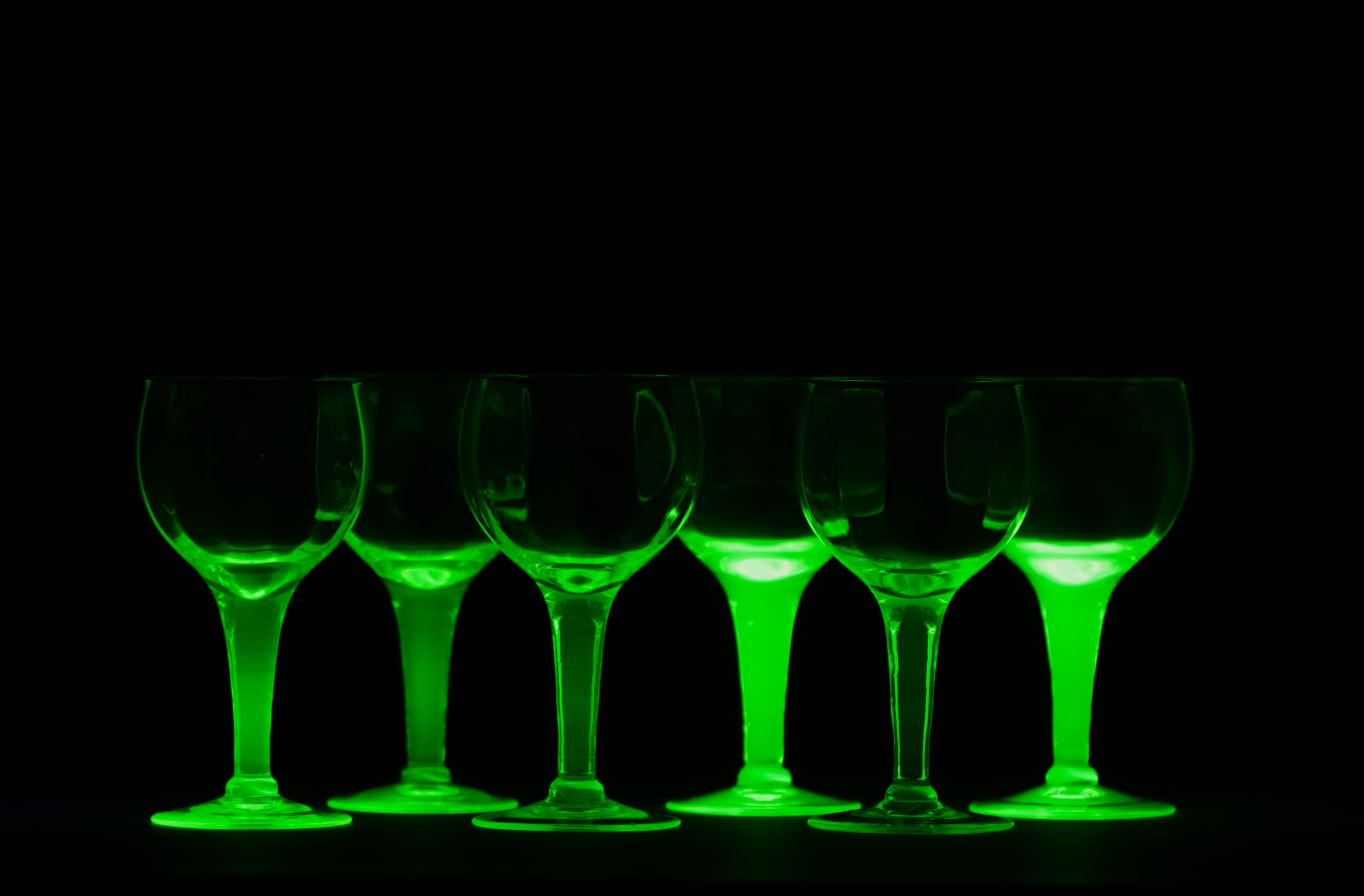 Set of twelve faceted glasses on urane stems. - Image 3 of 3