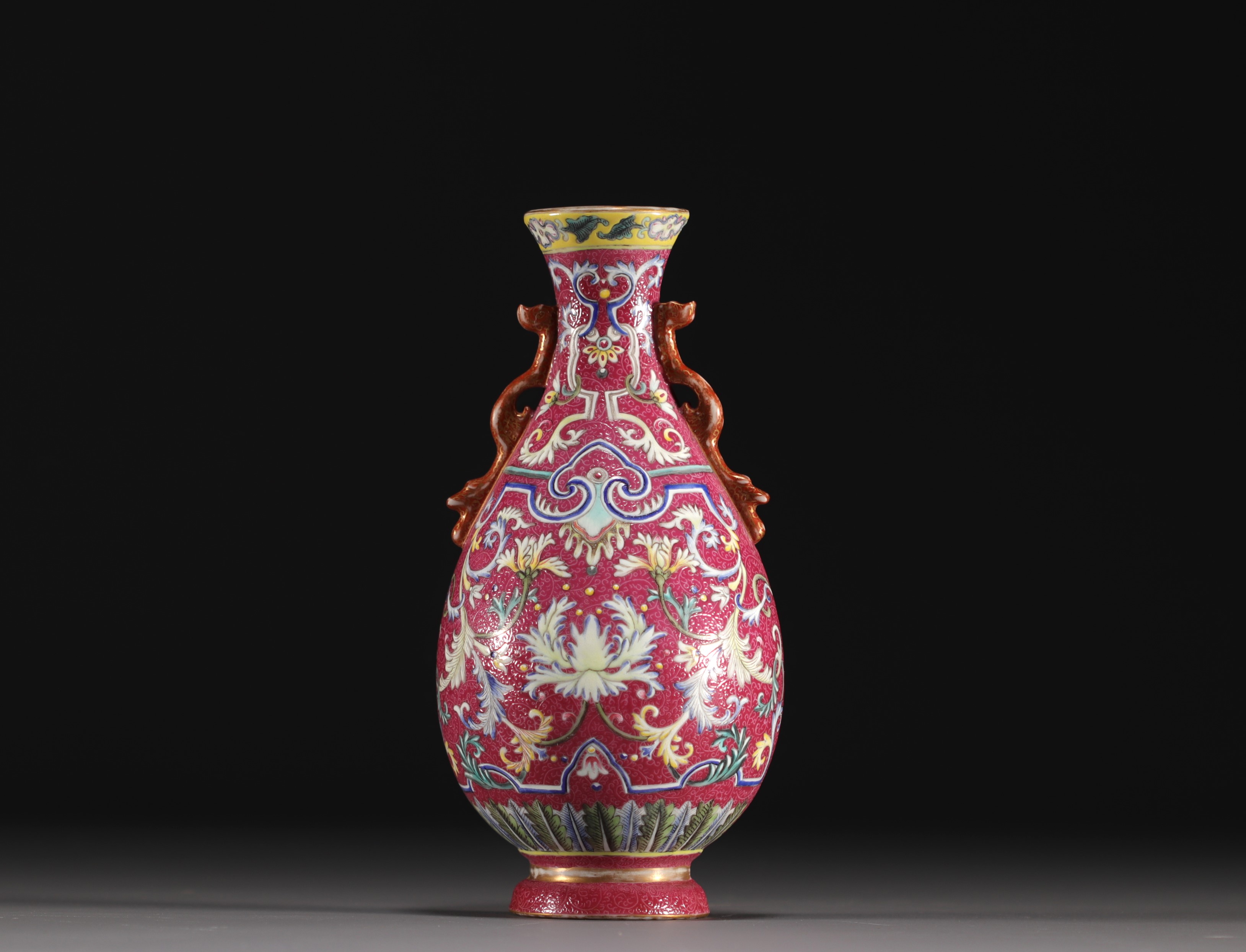 China - Famille rose porcelain wall vase on a ruby background, Qianlong mark. - Image 6 of 7