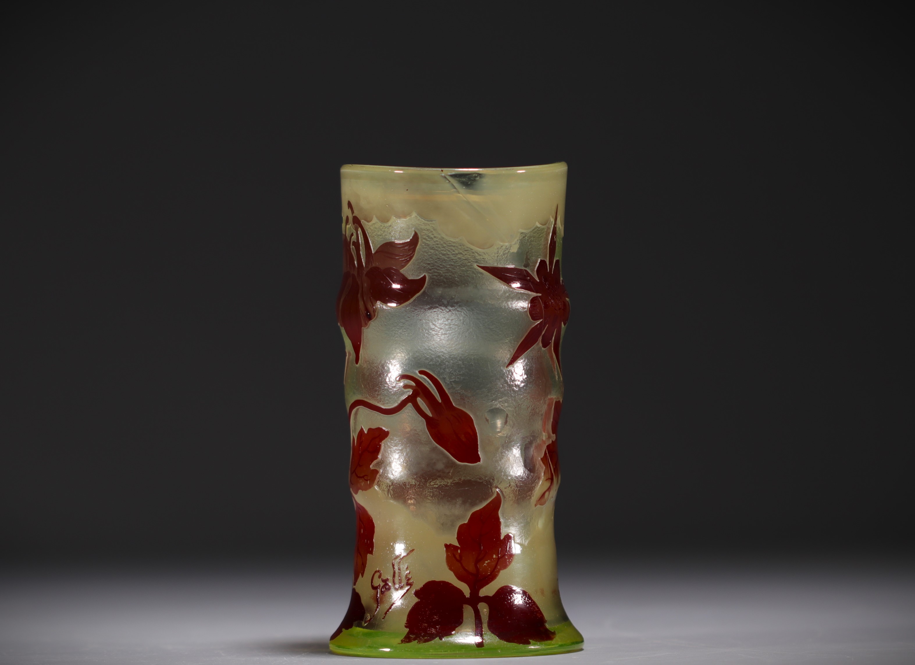 Emile GALLE (1846-1904) Acid-etched multi-layered glass vase decorated with flowers, signed. - Image 2 of 4