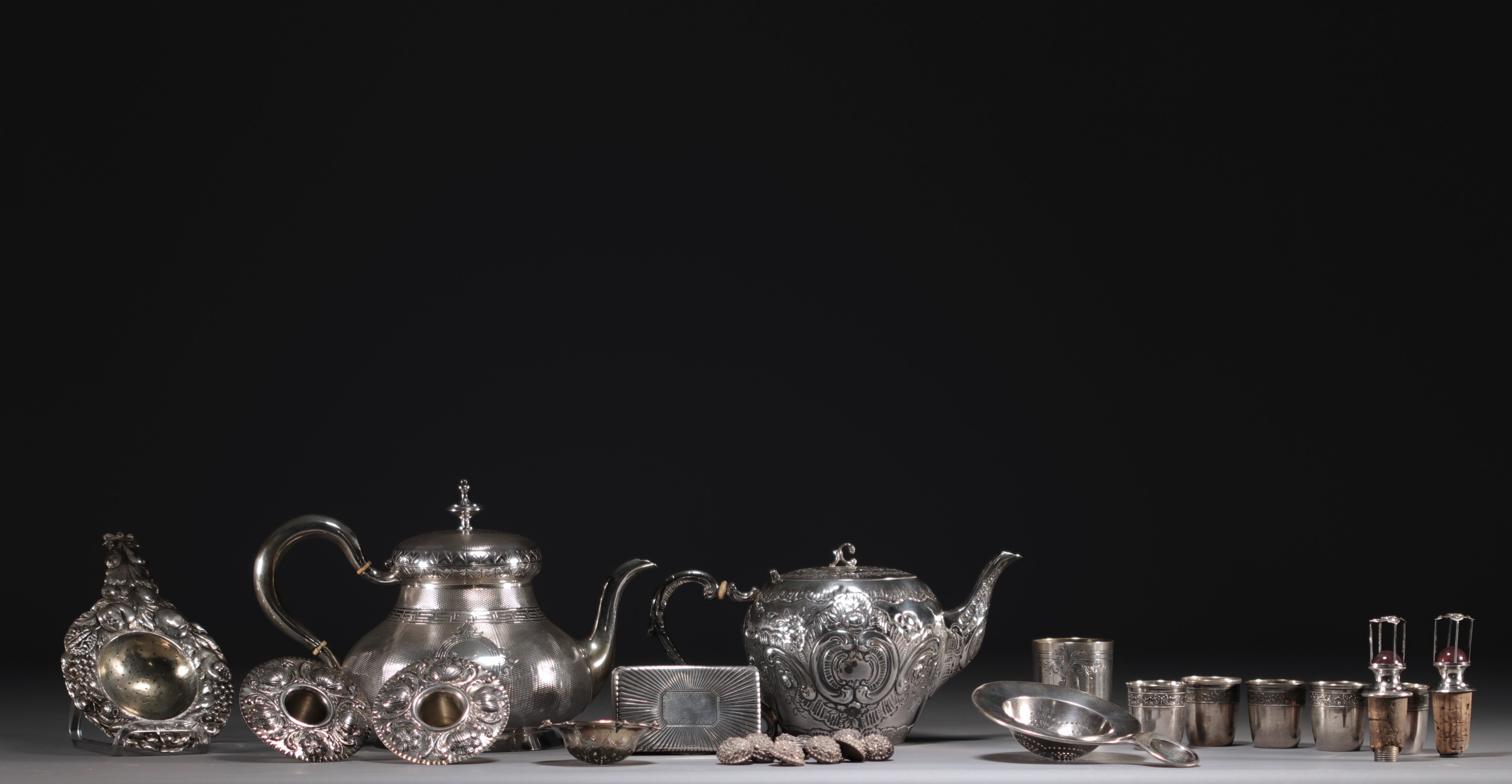 Set of various silver objects.