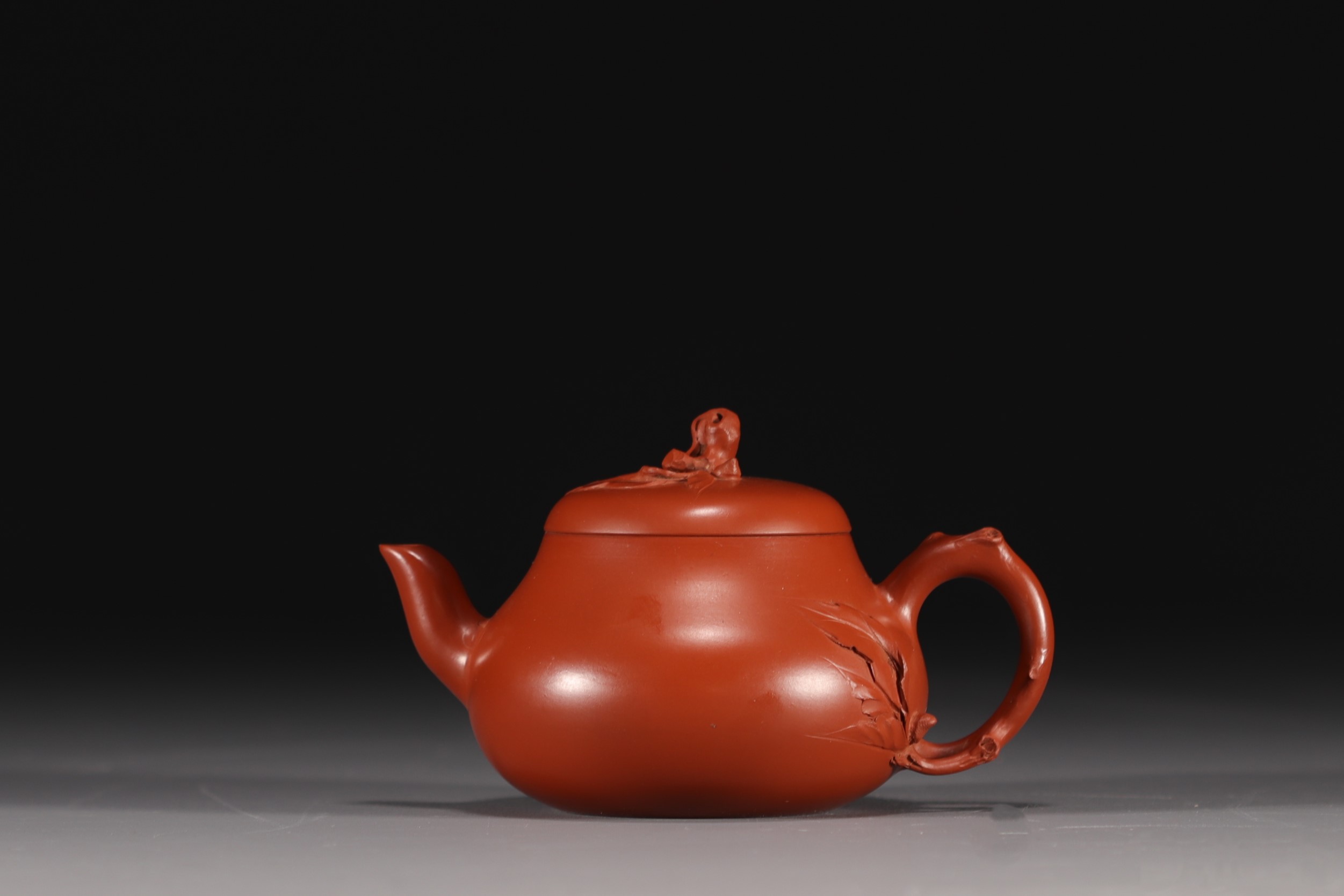 China - Set of two Yixing Chinese teapots. - Image 2 of 9
