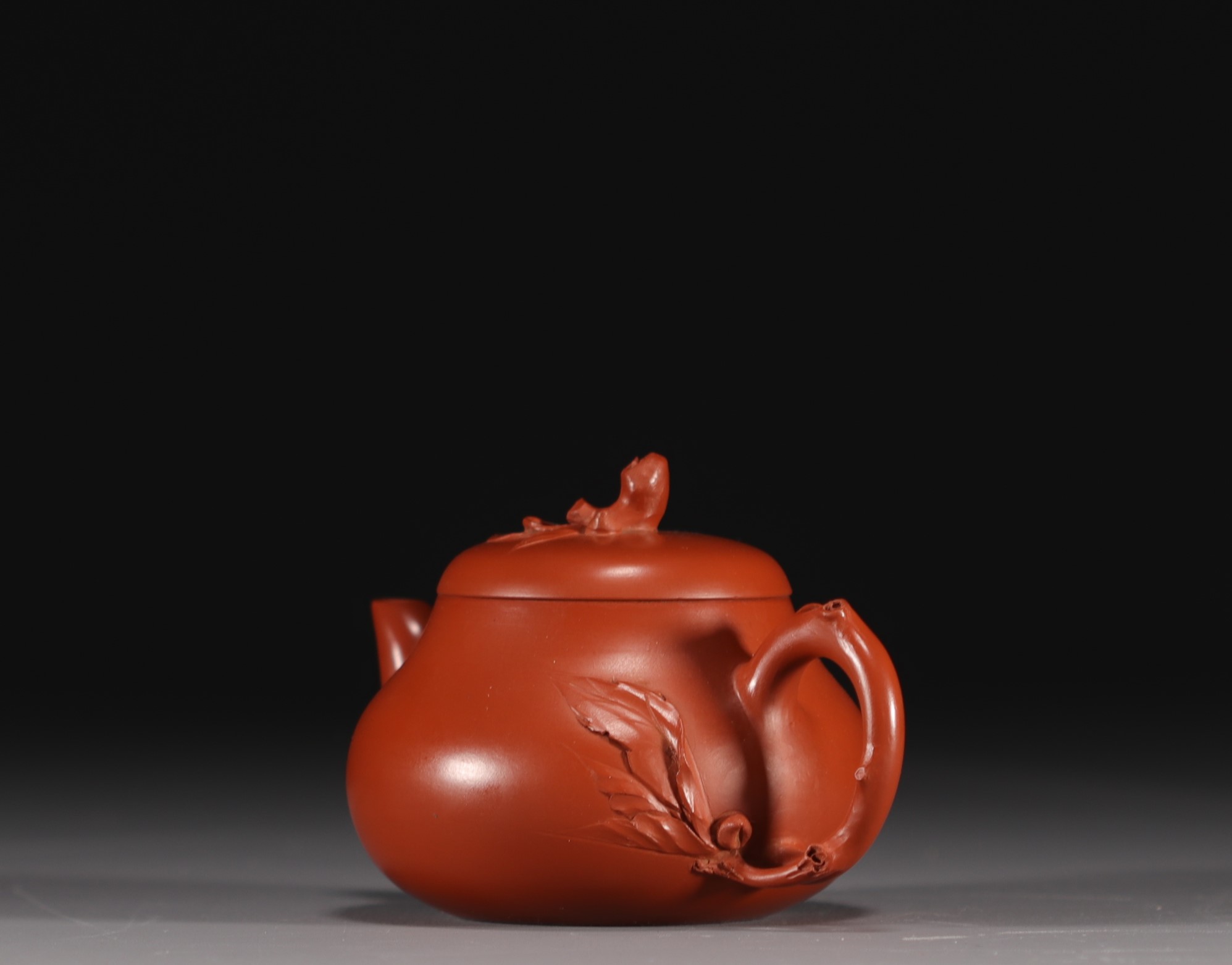 China - Set of two Yixing Chinese teapots. - Image 7 of 9