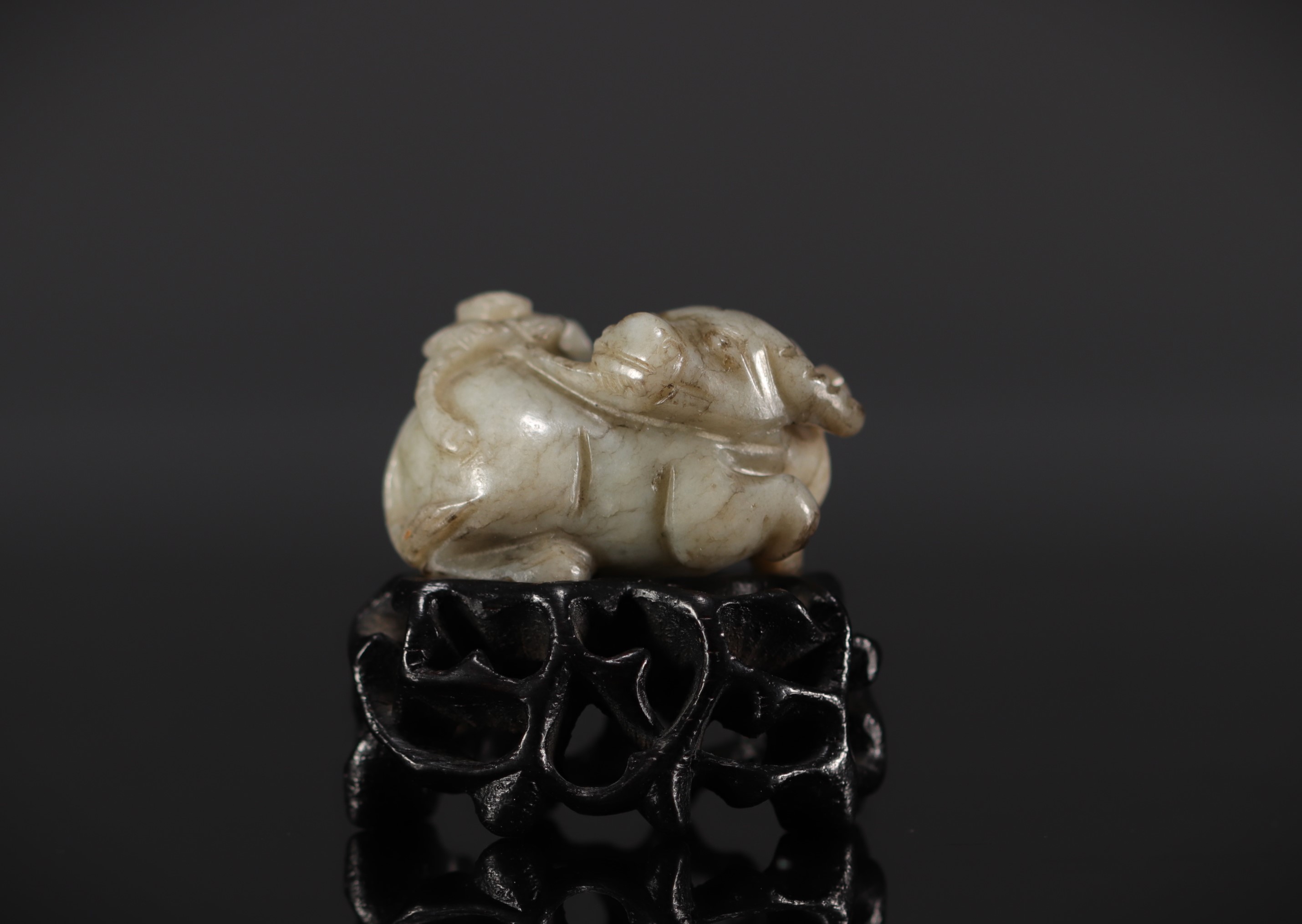 China - Carved jade buffalo, Ming period. - Image 4 of 8