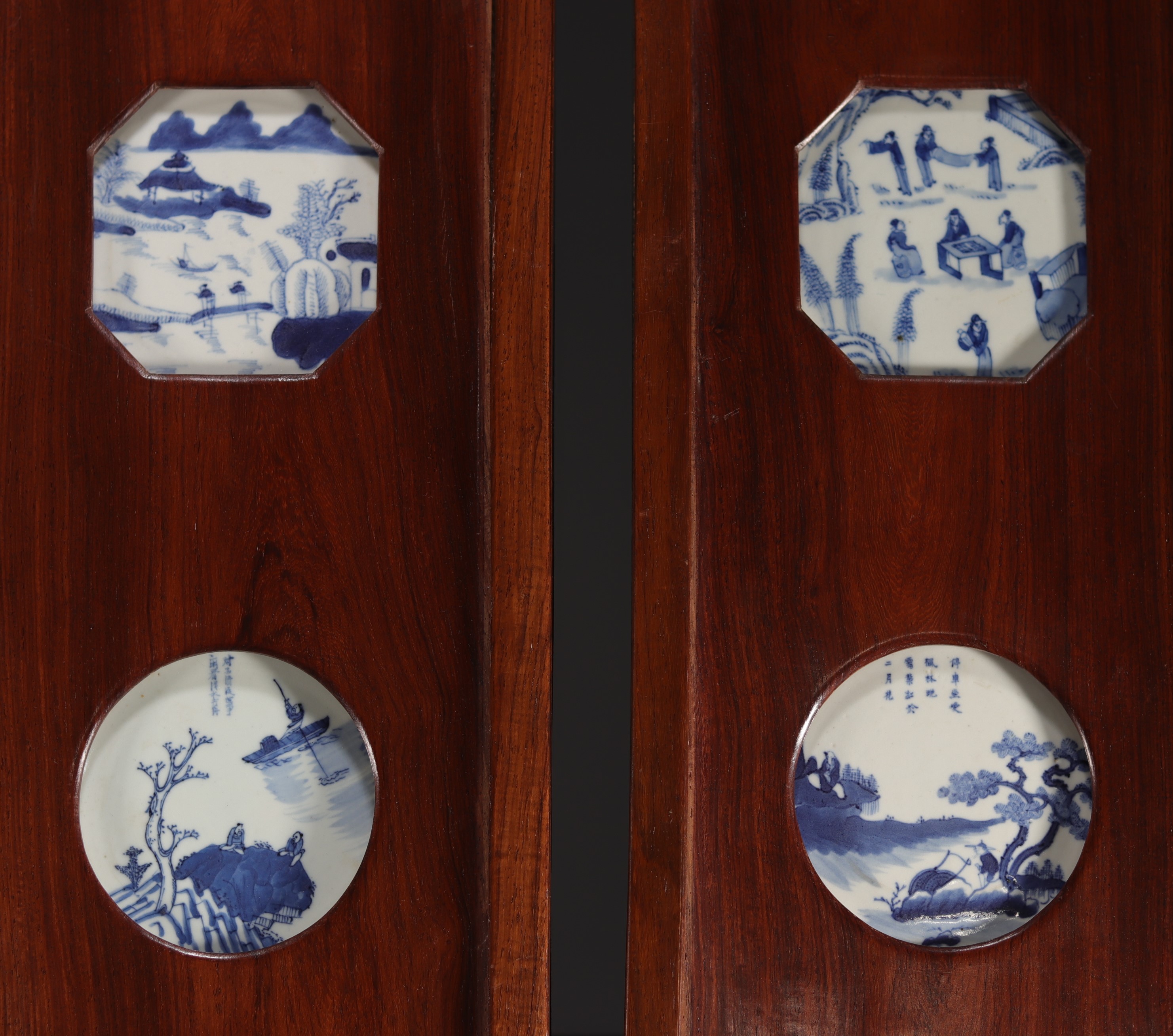 China - Suite of four panels decorated with sixteen blue-white porcelains, Ming and Kangxi period, 1 - Image 4 of 4
