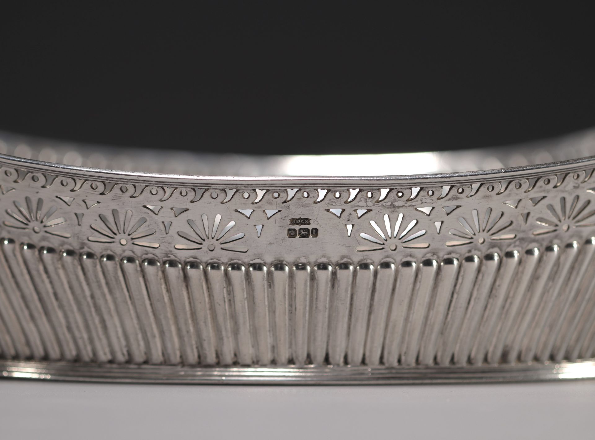 Bread basket in solid silver, hallmarked JD&S. - Bild 4 aus 6