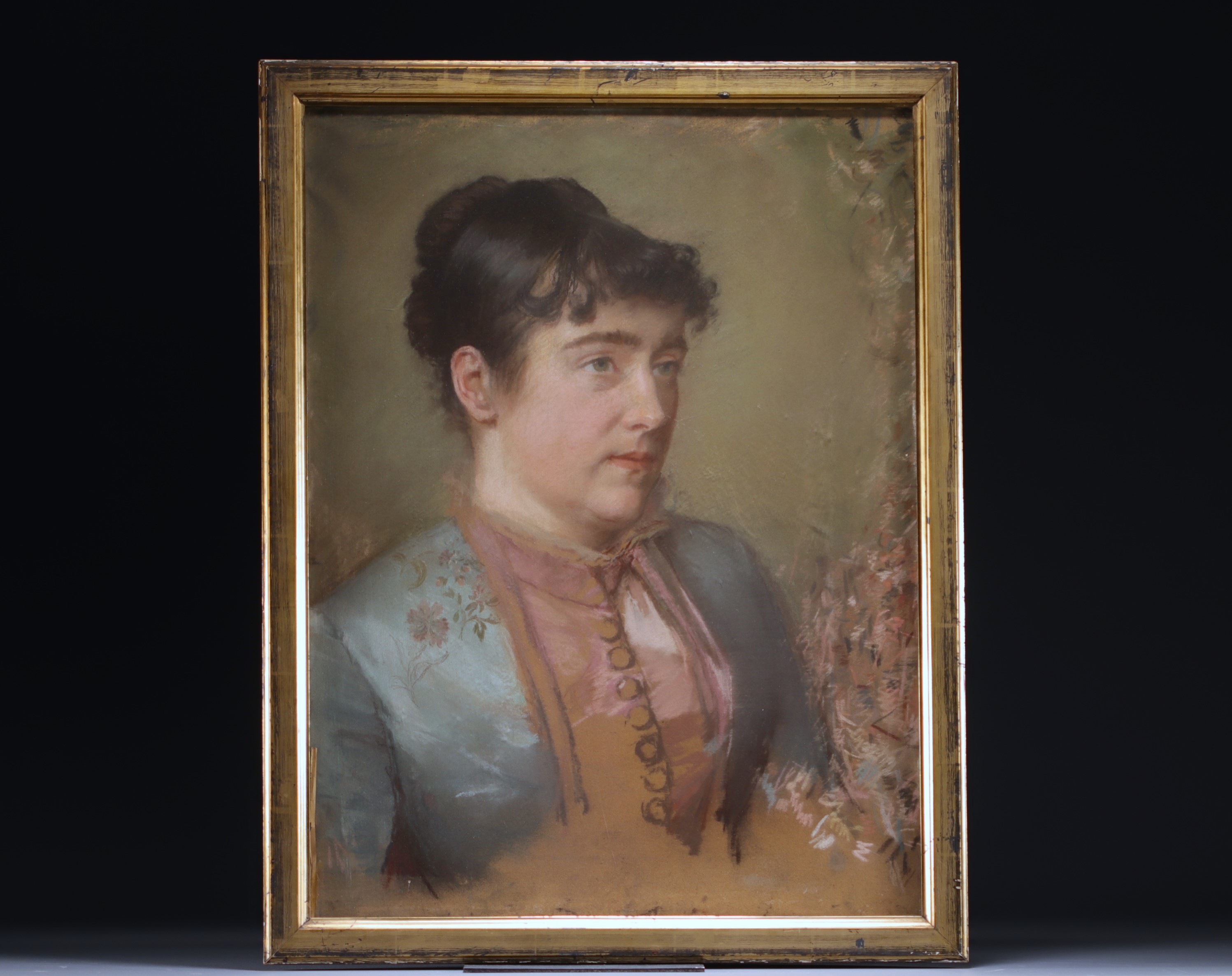 "Portrait of a woman, French school, pastel, 19th century.