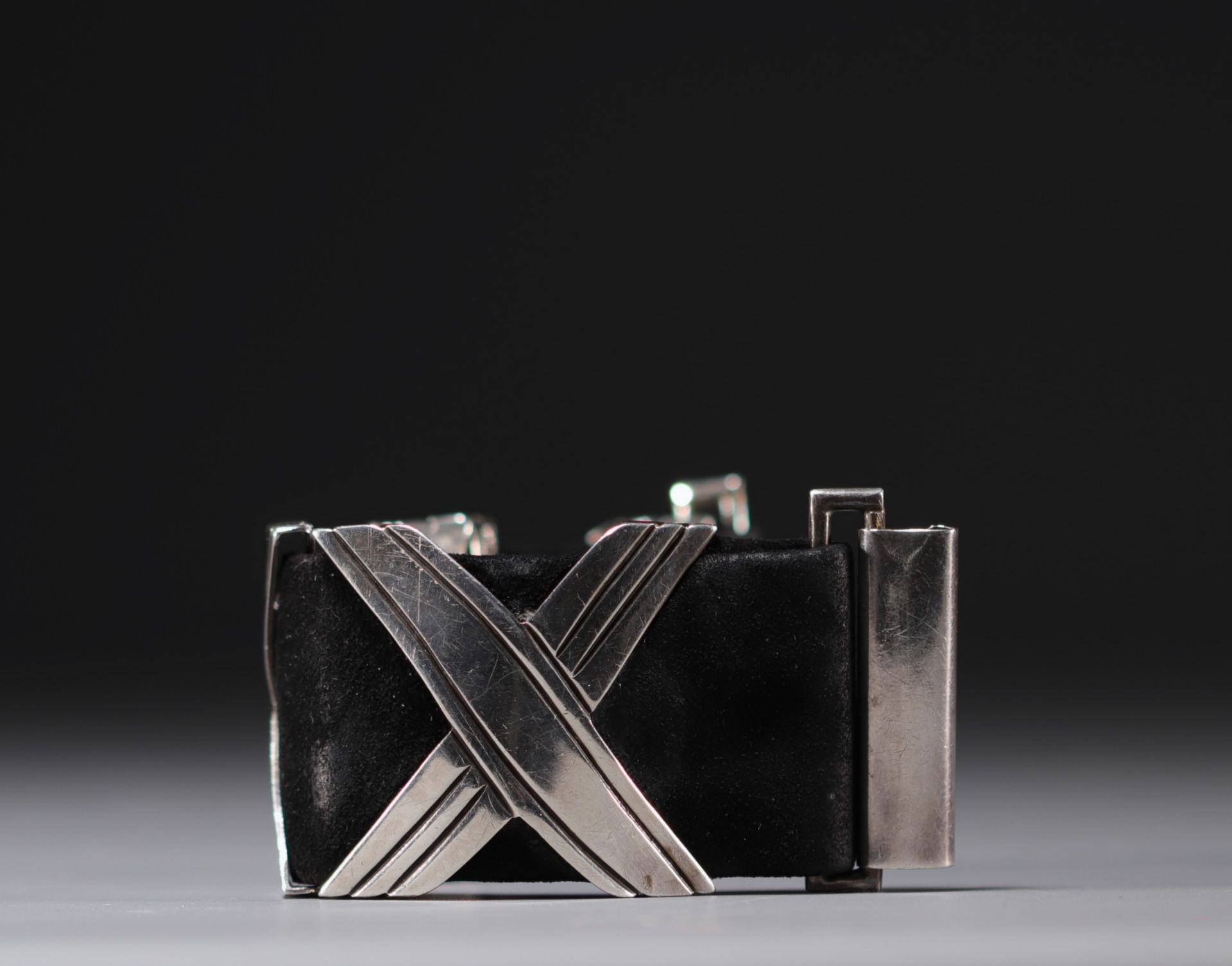 Hector AGUILAR (attributed to) - Modernist silver and leather bracelet. - Image 3 of 4