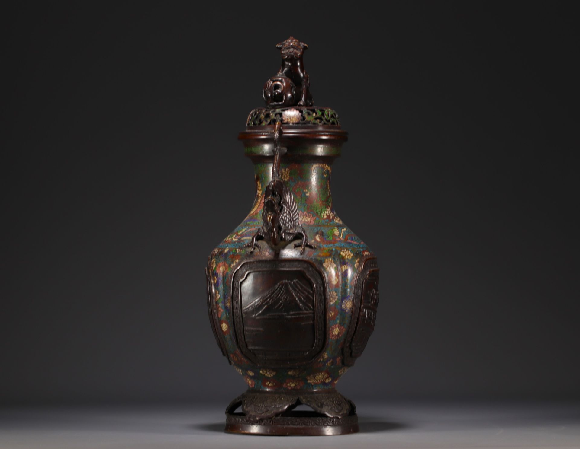 Japan - Cloisonne bronze perfume burner decorated with dragons and chimeras. - Bild 2 aus 4