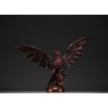 Royal eagle in carved walnut from the Black Forest, 19th century.