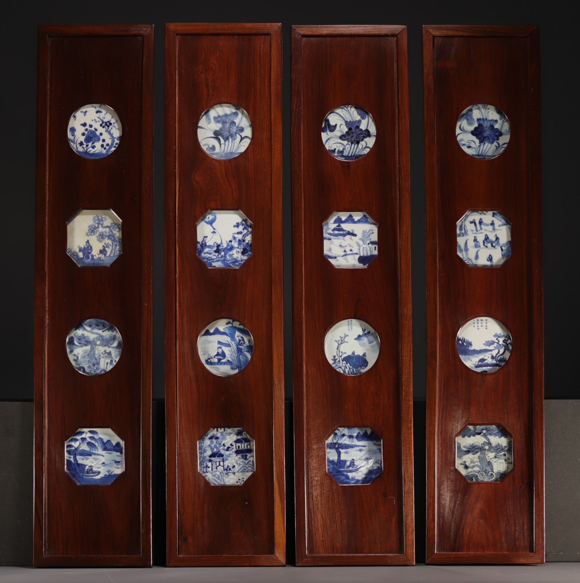 China - Suite of four panels decorated with sixteen blue-white porcelains, Ming and Kangxi period, 1