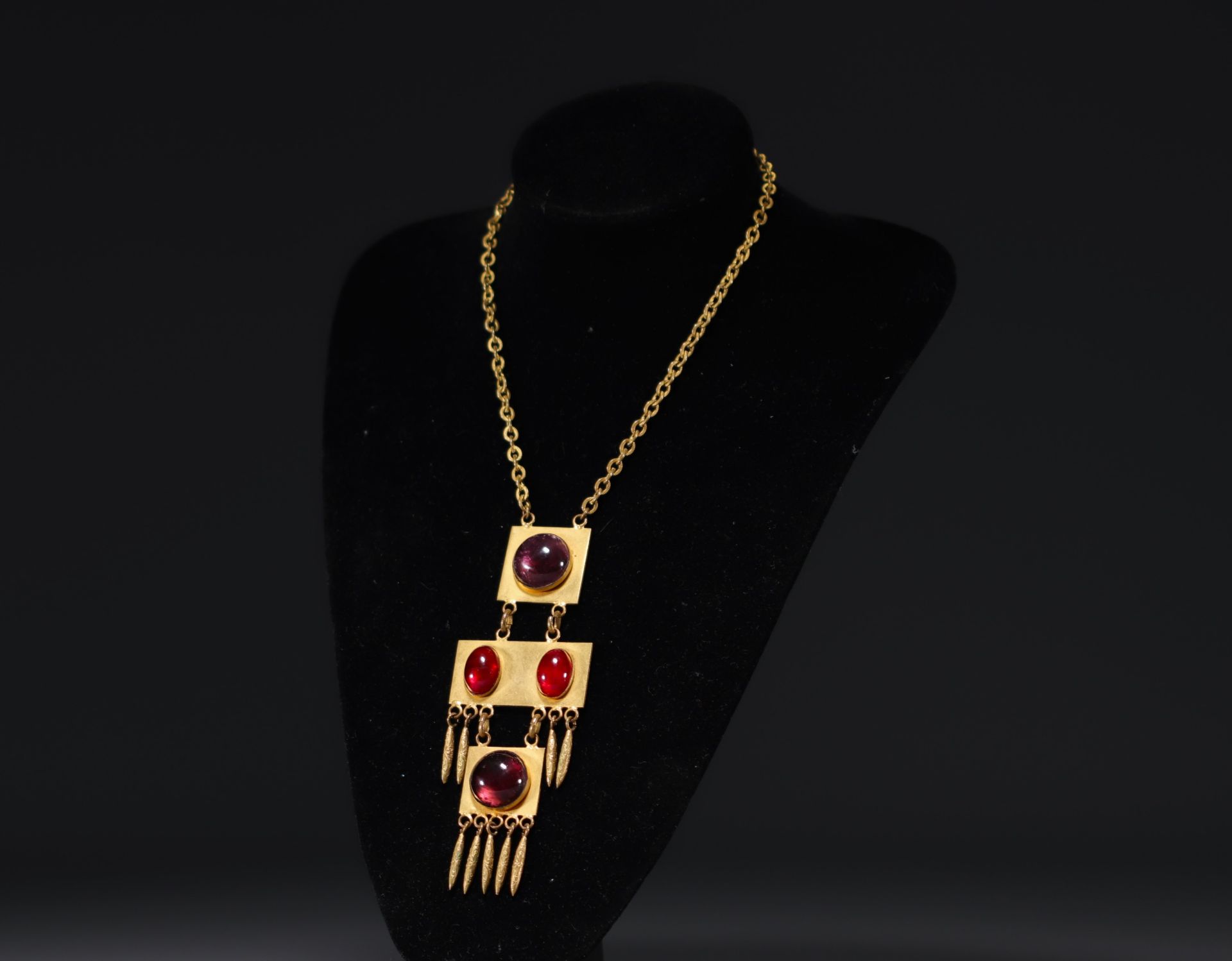 Roger SCEMAMA (1898-1989) attr. to for Yves Saint Laurent, necklace in gilt metal and glass cabochon