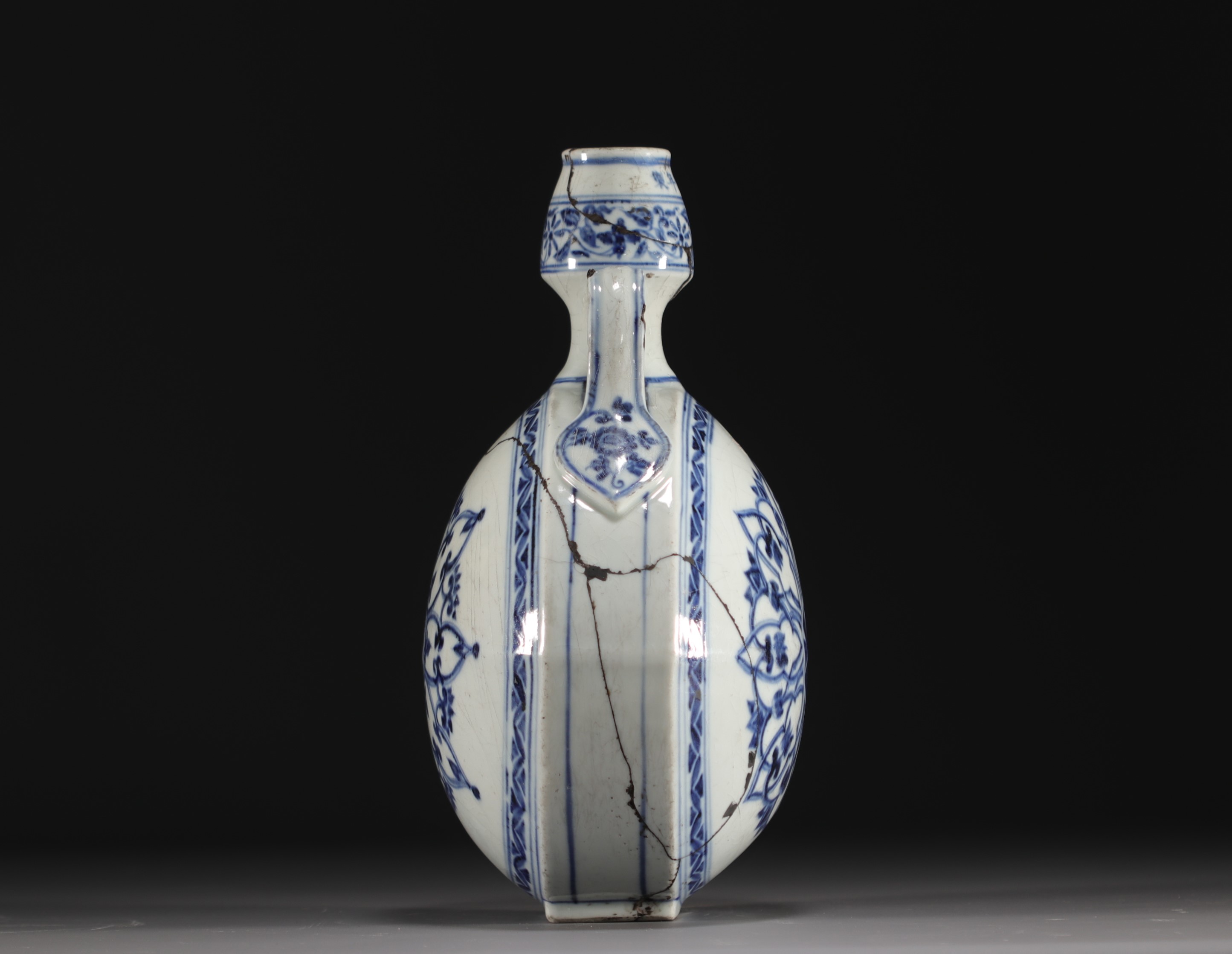 China - "Gourd" vase in blue-white porcelain, Xuande mark, Ming. - Image 4 of 6
