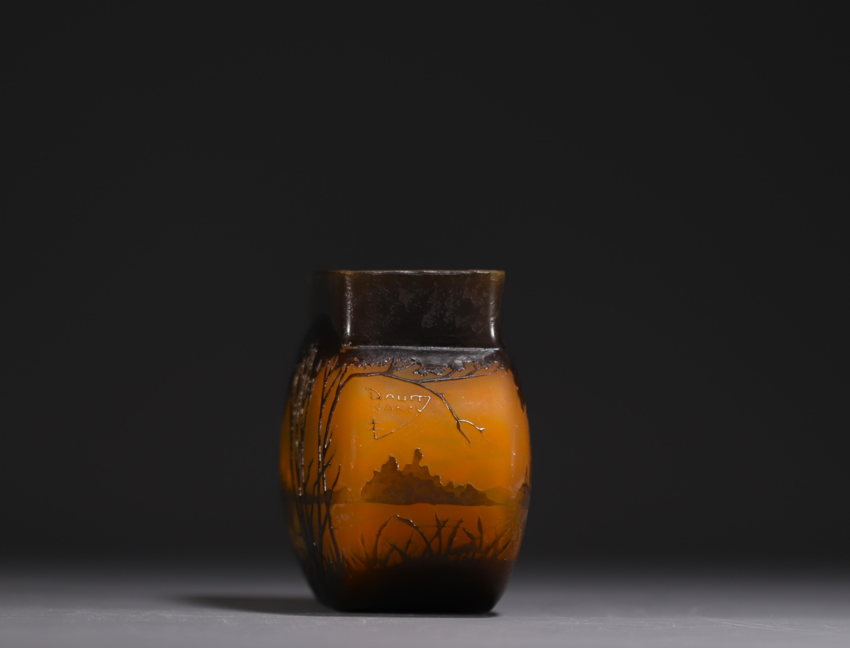 DAUM Nancy - Vase jardiniere in acid-etched multi-layered glass decorated with trees and a pond, sig - Image 2 of 4