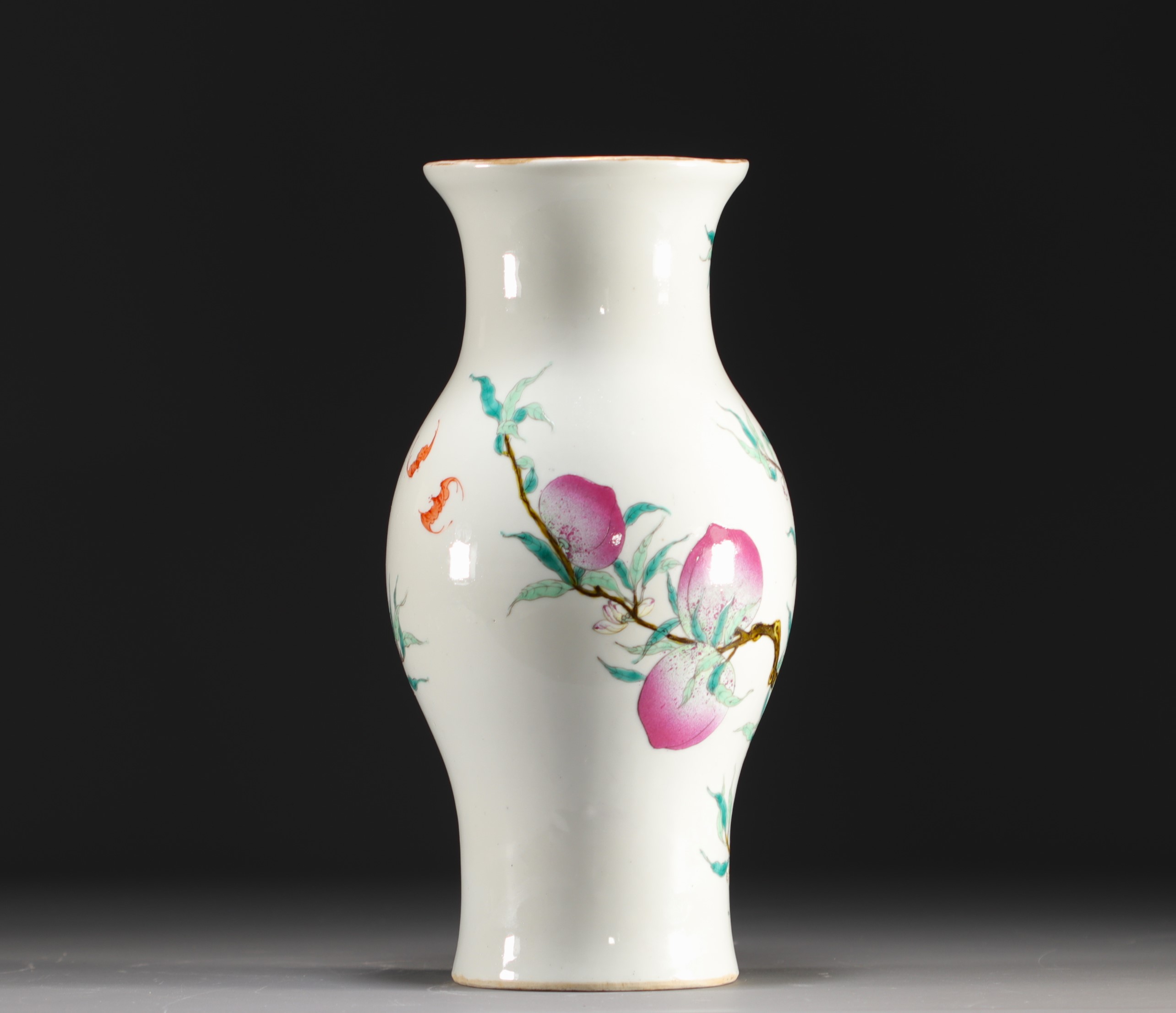 China - Porcelain vase with nine peaches design, famille rose, Qing period. - Image 5 of 7