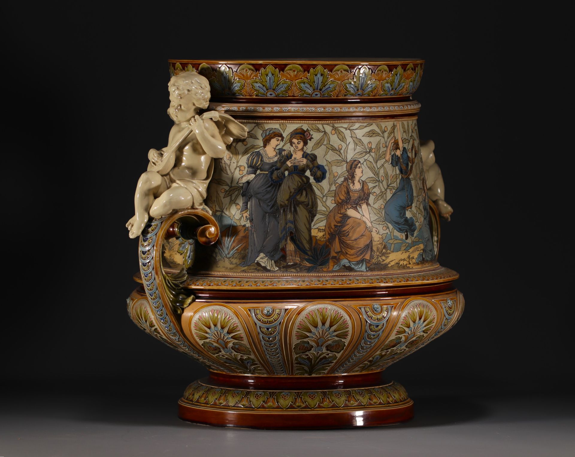 Villeroy & Boch Mettlach - Imposing and rare ceramic planter with figures on a mahogany saddle. Circ - Bild 3 aus 10