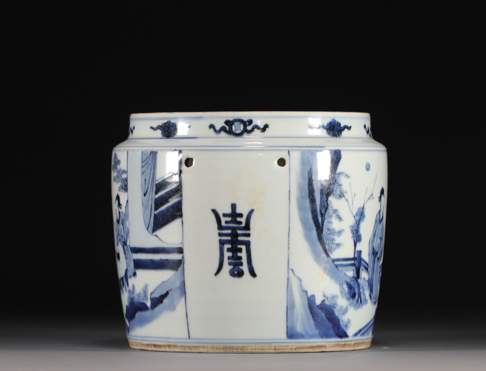China - Perfume burner in blue porcelain with figures, 18th century. - Bild 2 aus 7