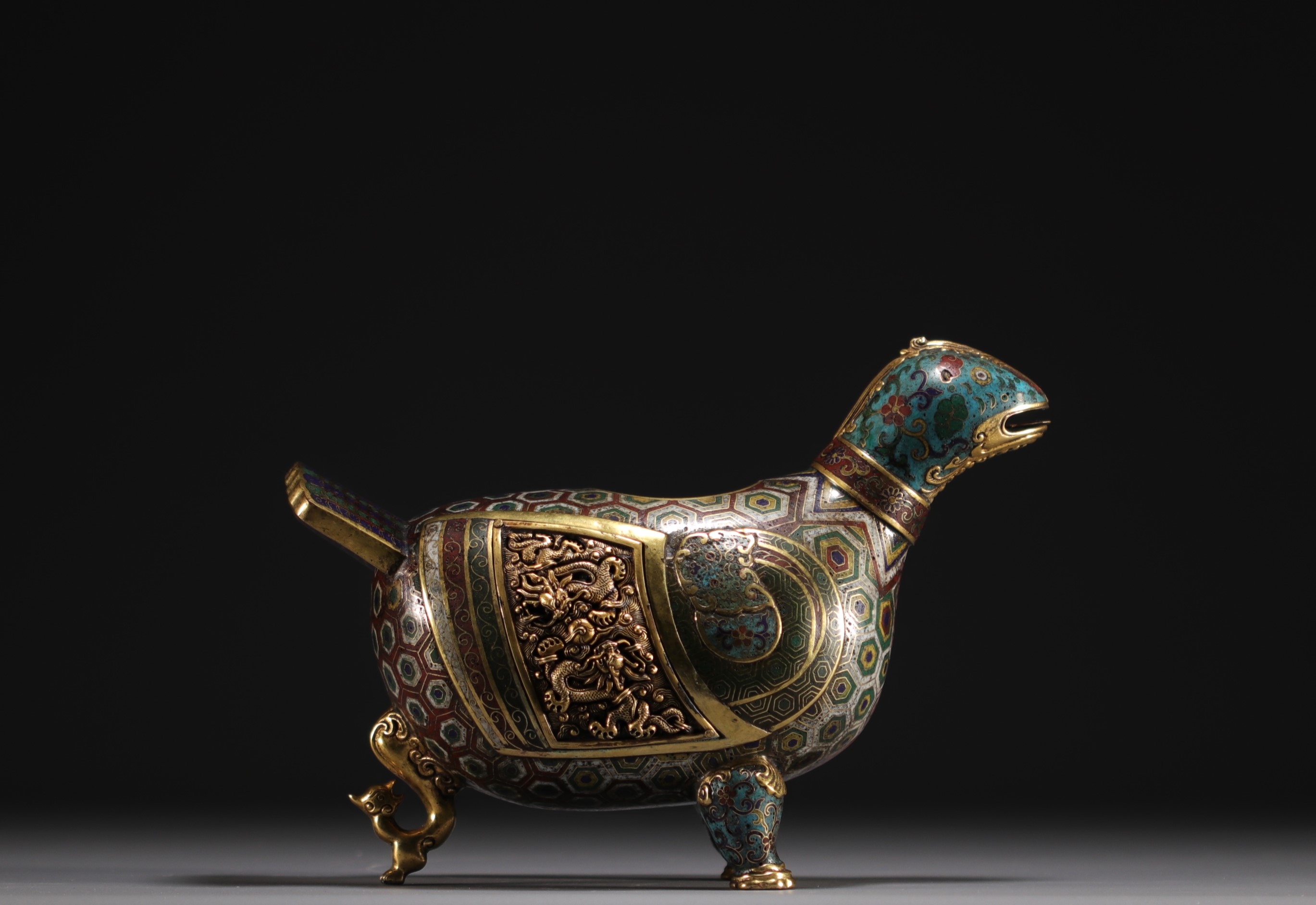 China - Bird-shaped cloisonne bronze perfume burner decorated with dragons, 18th century. - Image 2 of 7