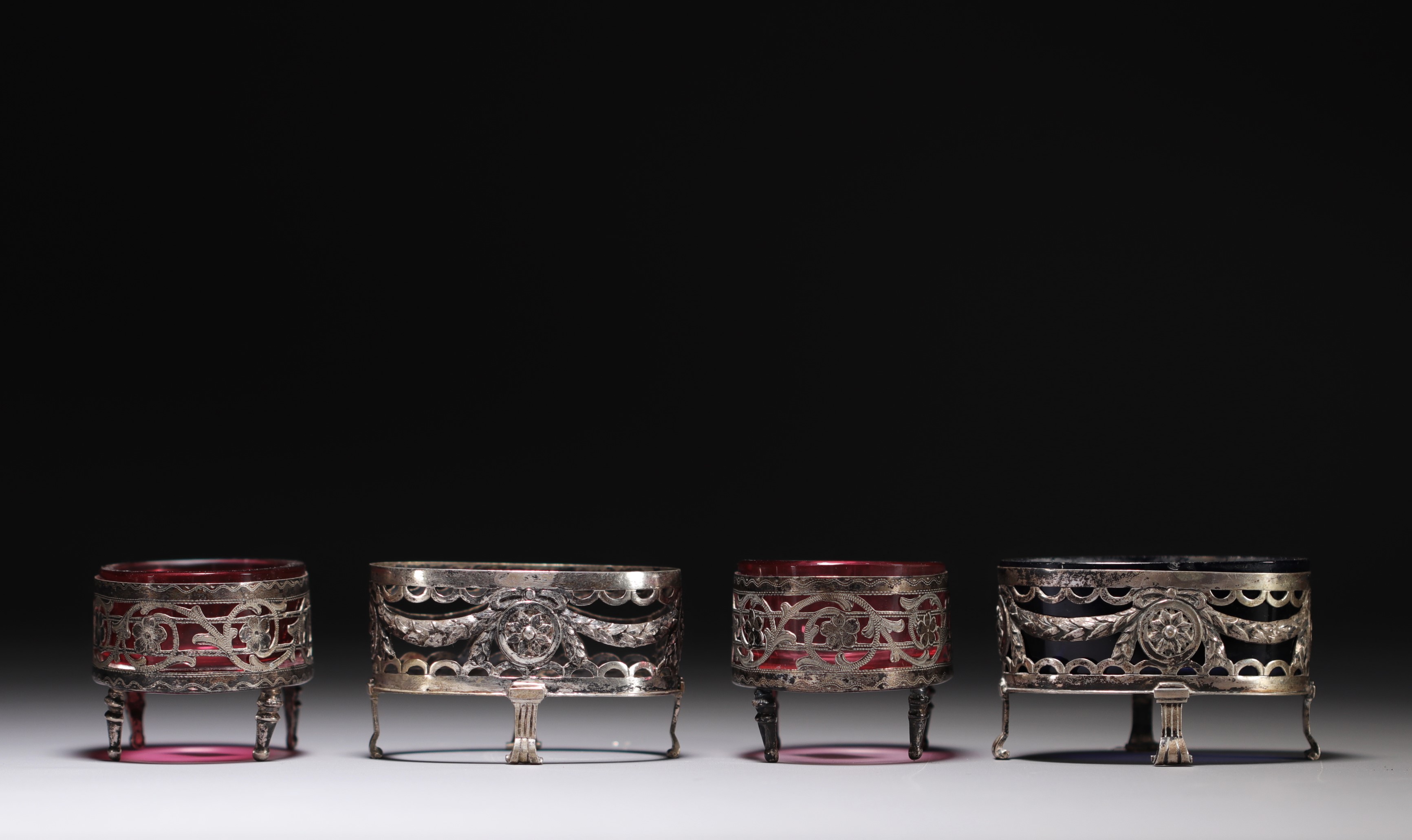 Set of four silver and three silver-plated metal salad bowls. 19th and 20th century. - Image 2 of 3