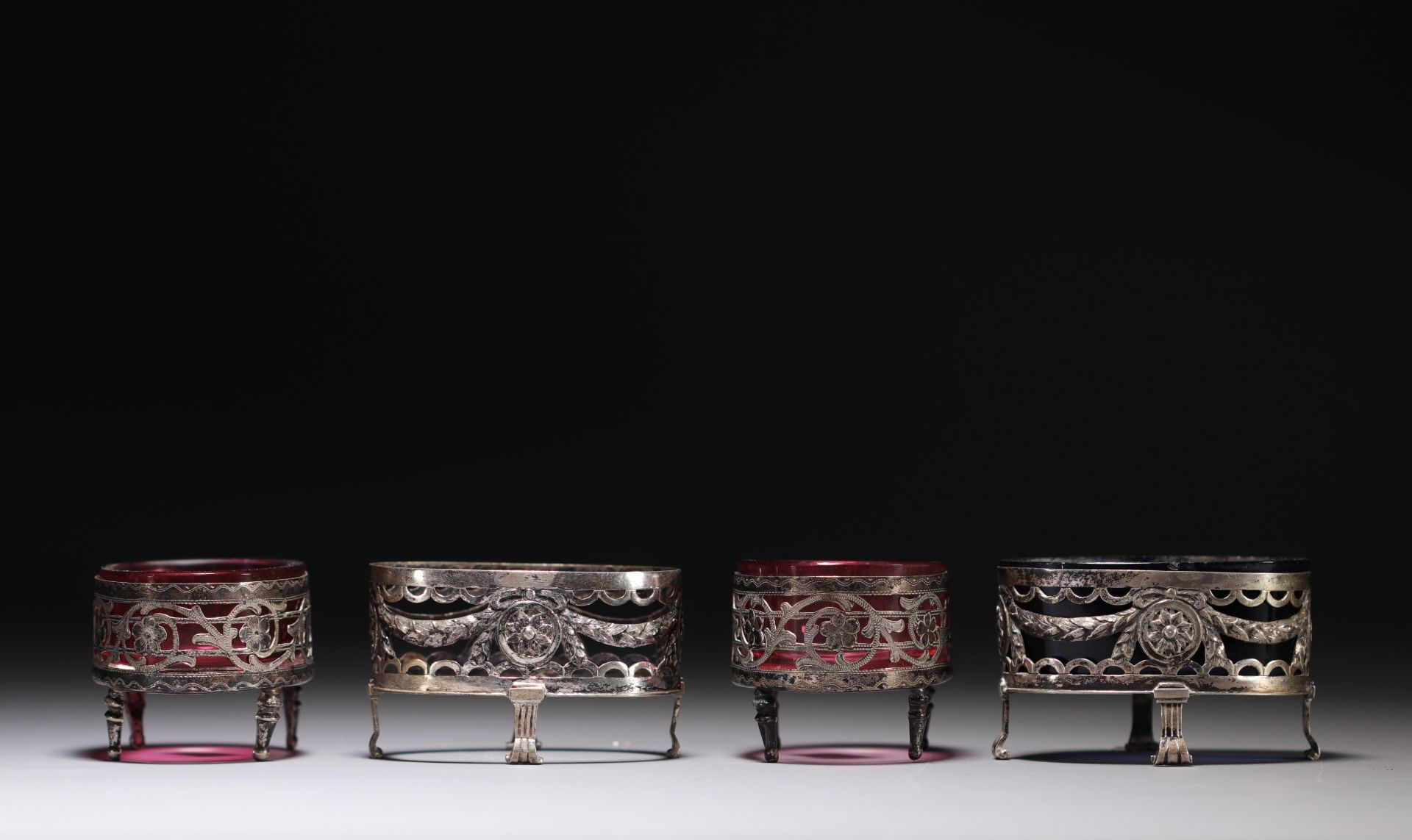 Set of four silver and three silver-plated metal salad bowls. 19th and 20th century. - Bild 2 aus 3