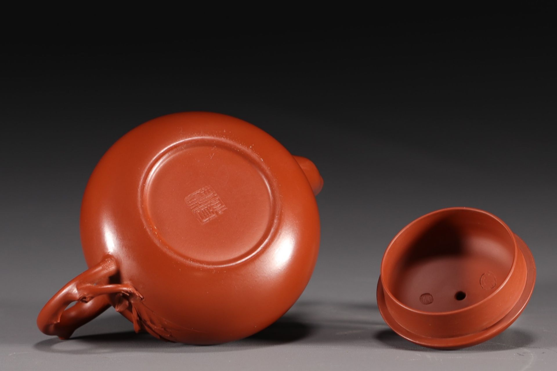 China - Set of two Yixing Chinese teapots. - Image 8 of 9