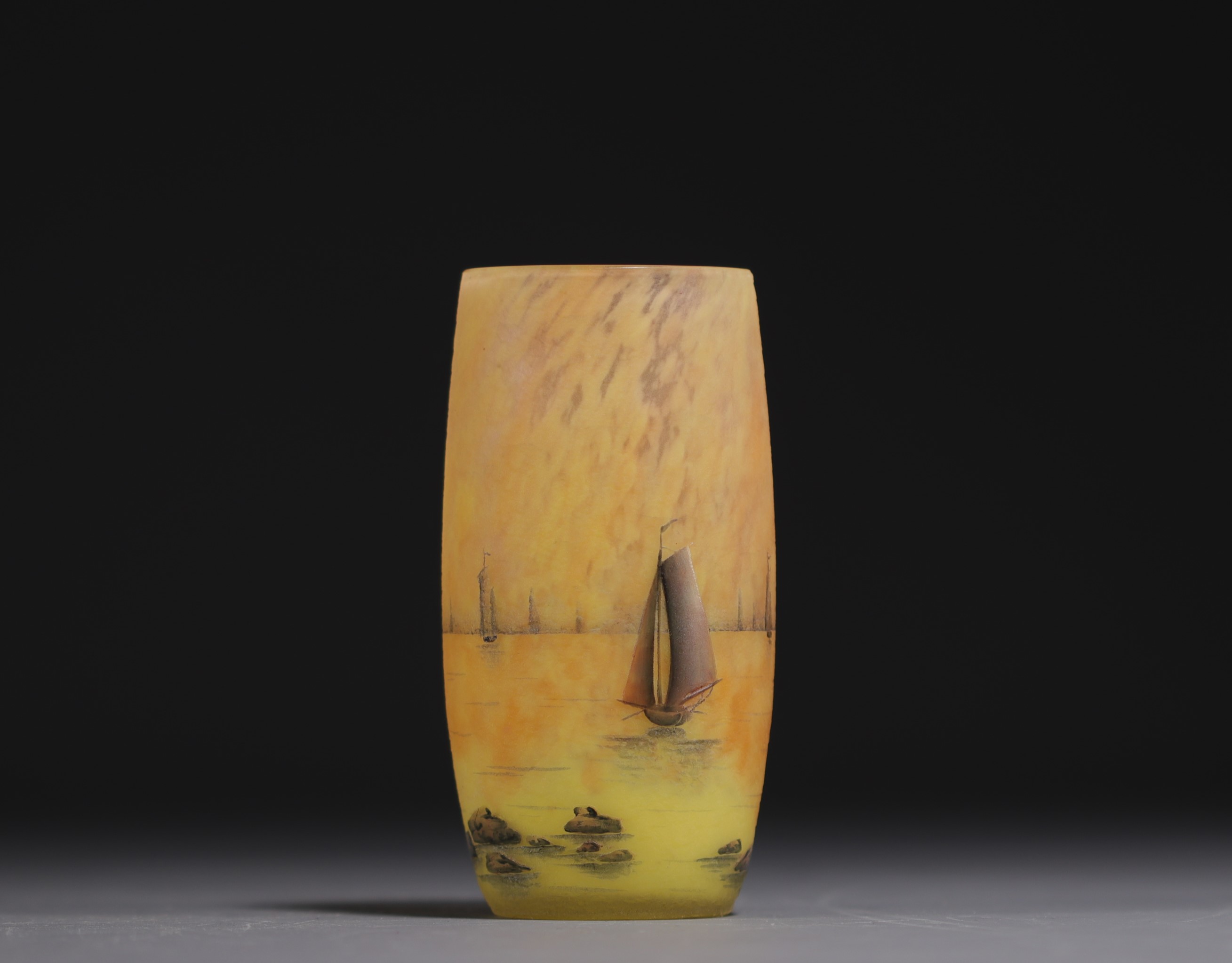 DAUM Nancy - Small shaded and enamelled glass vase with sailboats design, signed under the base. - Image 2 of 5