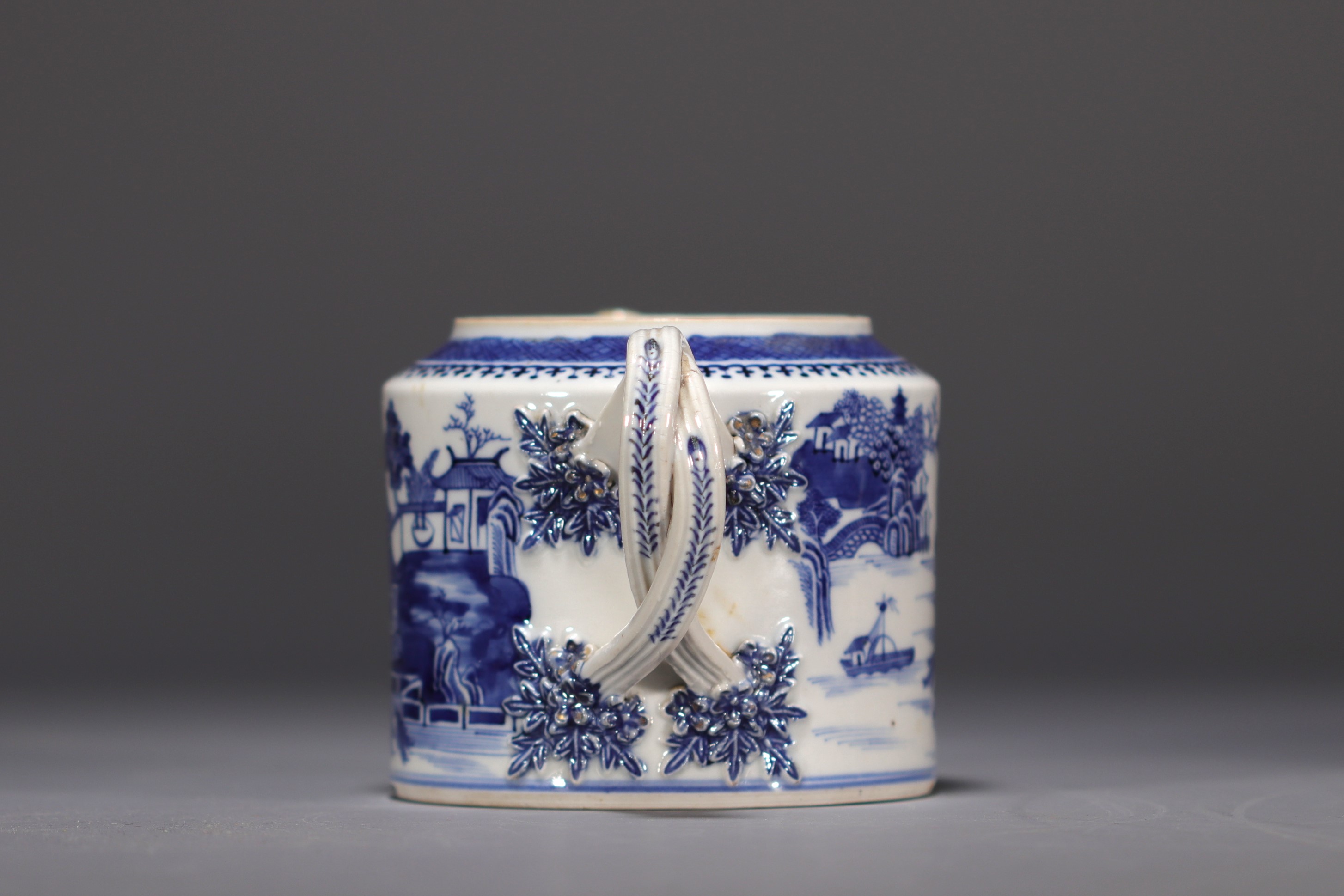 China - A white and blue porcelain teapot decorated with landscapes and a junk, 18th century. - Image 3 of 8