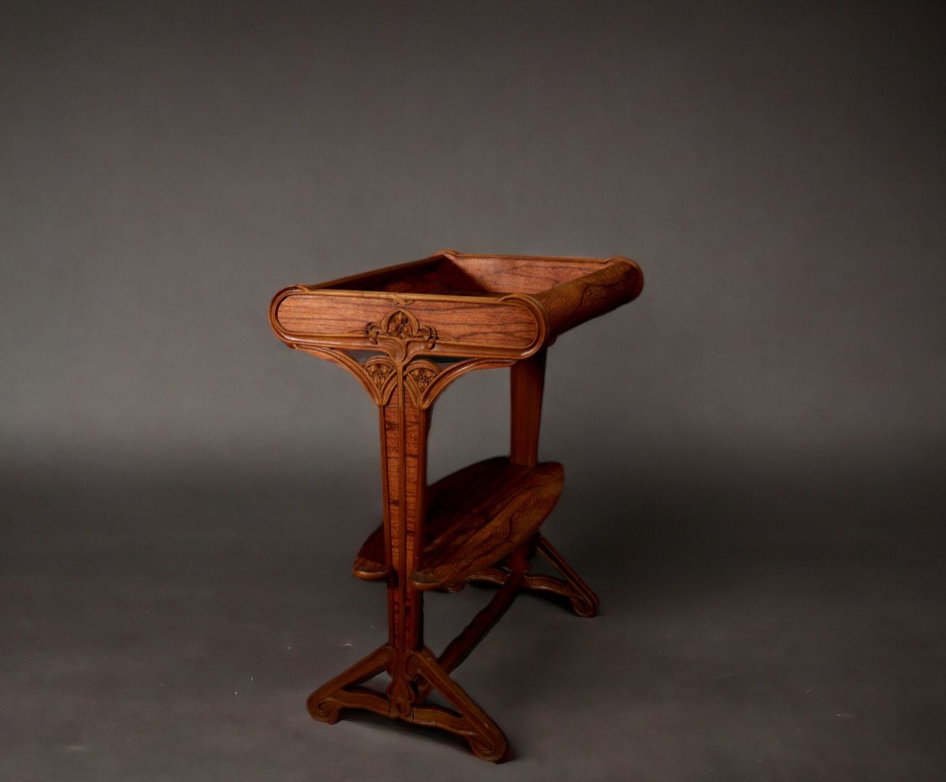 Louis MAJORELLE (1859-1926) attr. a - An Art Nouveau burr walnut veneered table.