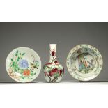 China - Set of two 19th century plates and a 20th century vase with nine peaches in polychrome porce
