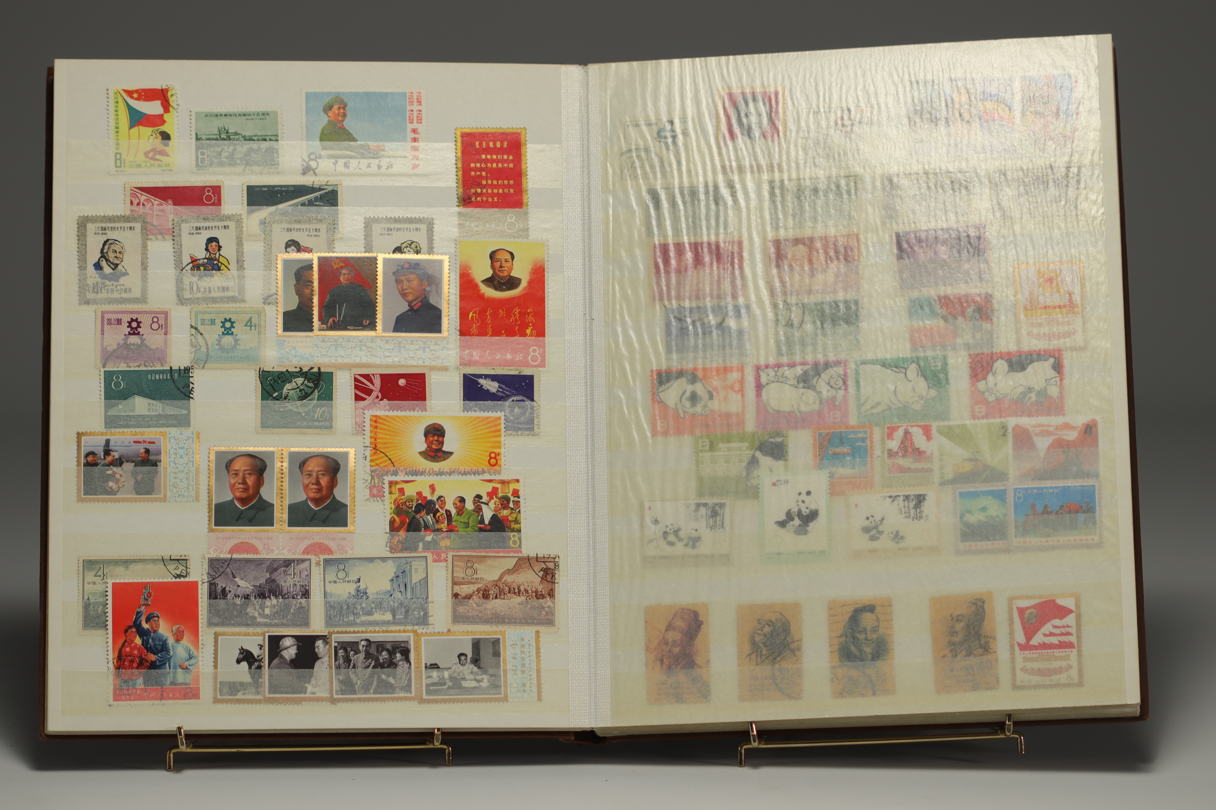 Set of 30 albums of world stamps, China, Japan, Middle East, Europe, etc. (Lot 2) - Image 20 of 22