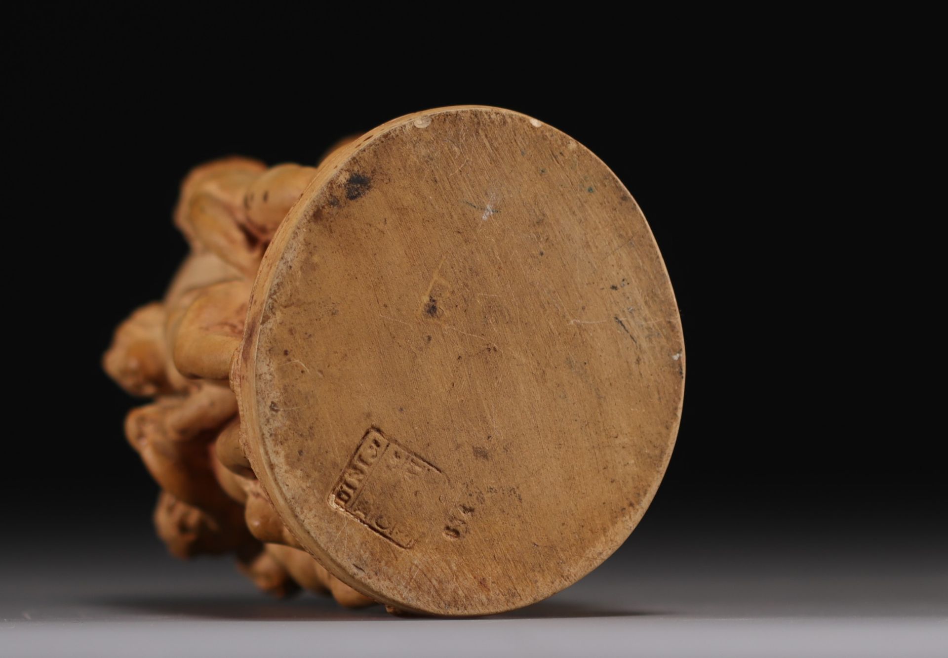 Small terracotta pot with Putti decoration. 19th century. - Bild 4 aus 4