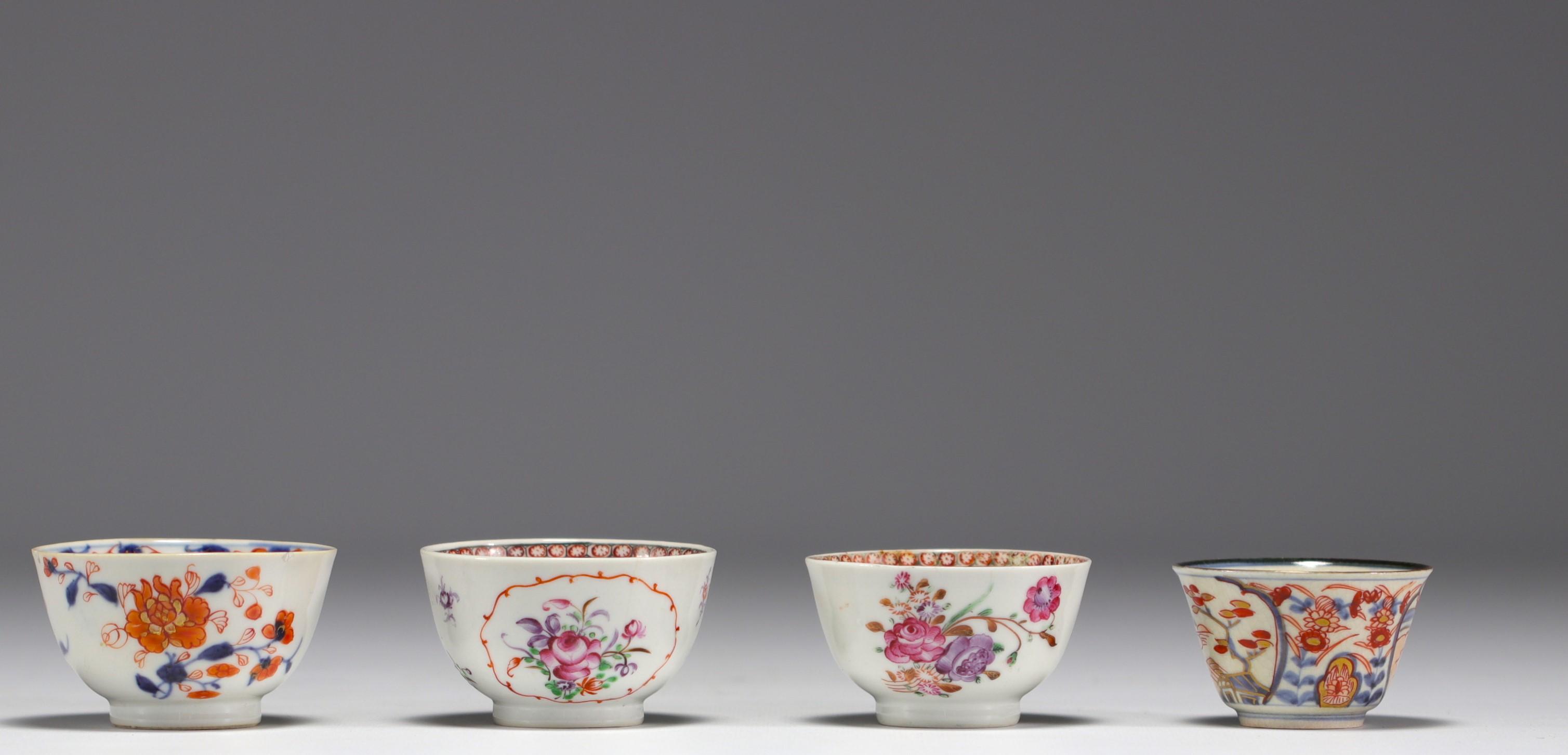 China - Set of various pieces of polychrome porcelain, 18th century. - Image 2 of 4