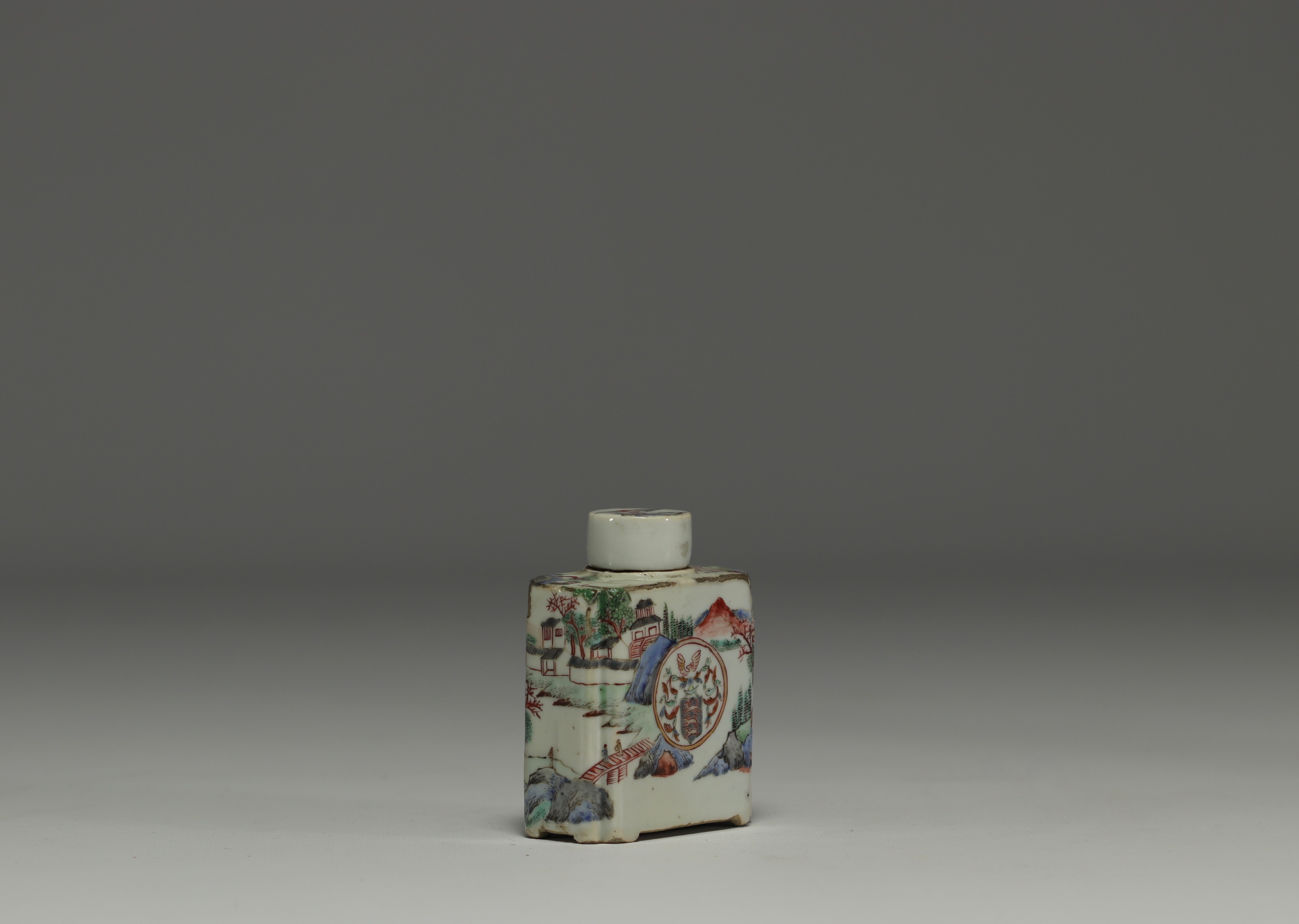 China - Set comprising an 18th century Compagnie des Indes porcelain tea caddy, a Canton porcelain t - Image 3 of 11