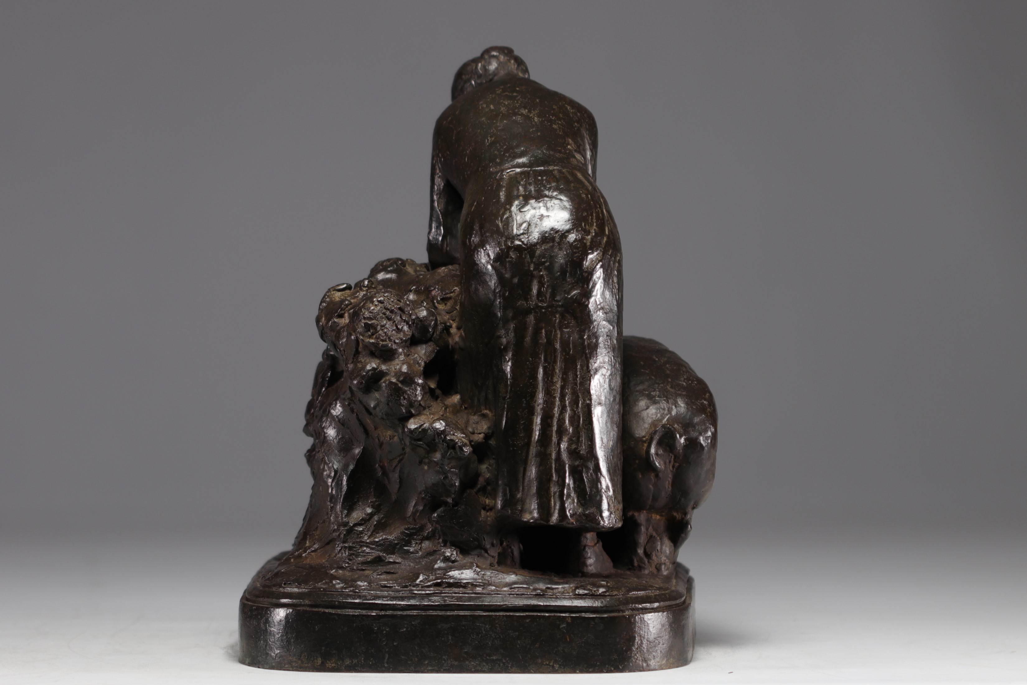 Henri Louis BOUCHARD (1875-1960) "The farmer feeding her pigs" Bronze sculpture - Image 7 of 8