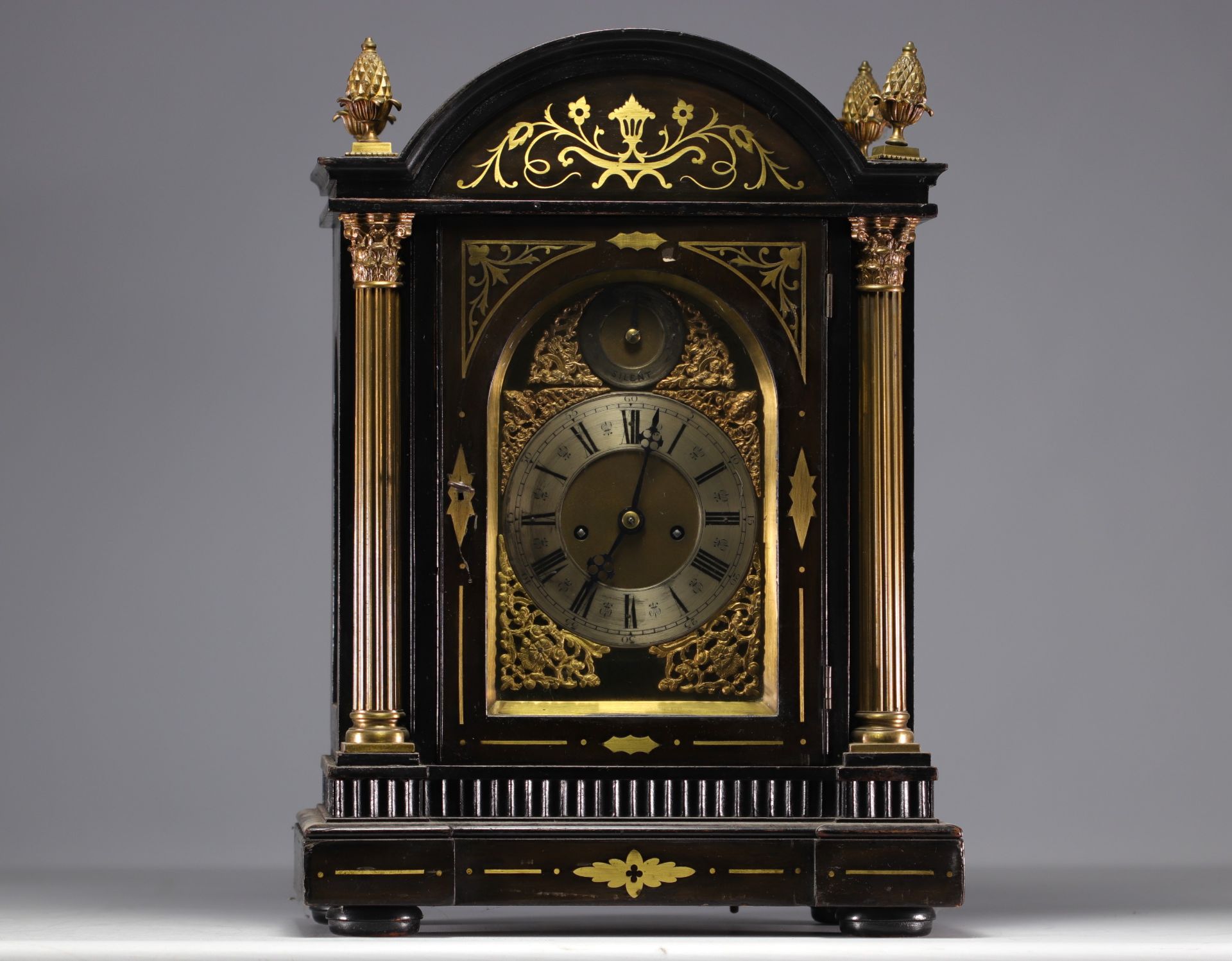 Mantel clock with striking mechanism in veneered wood, bronze and brass, 18th century.