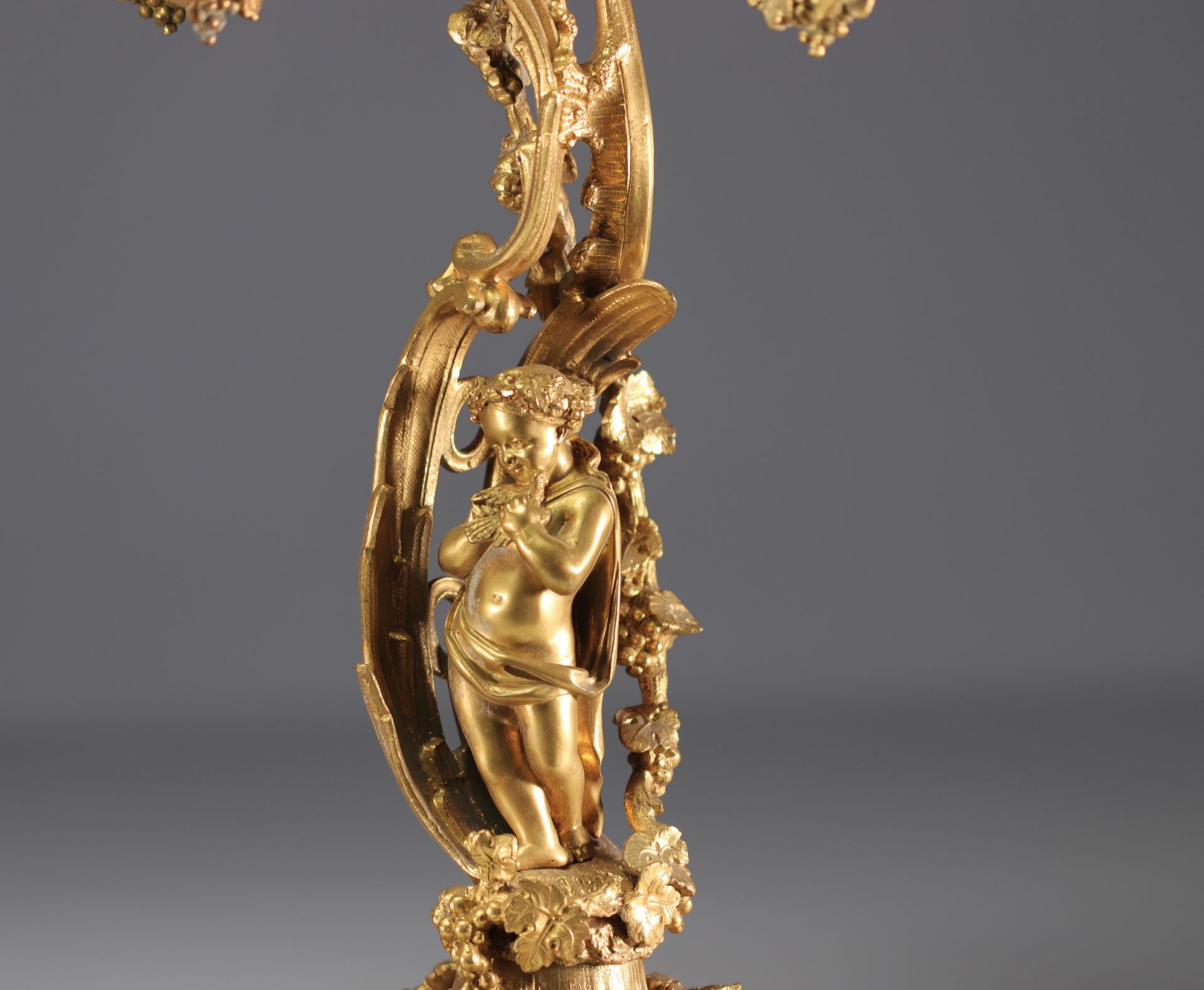 Louis XV style gilt bronze mantelpiece and candelabra, 19th century. - Bild 6 aus 6