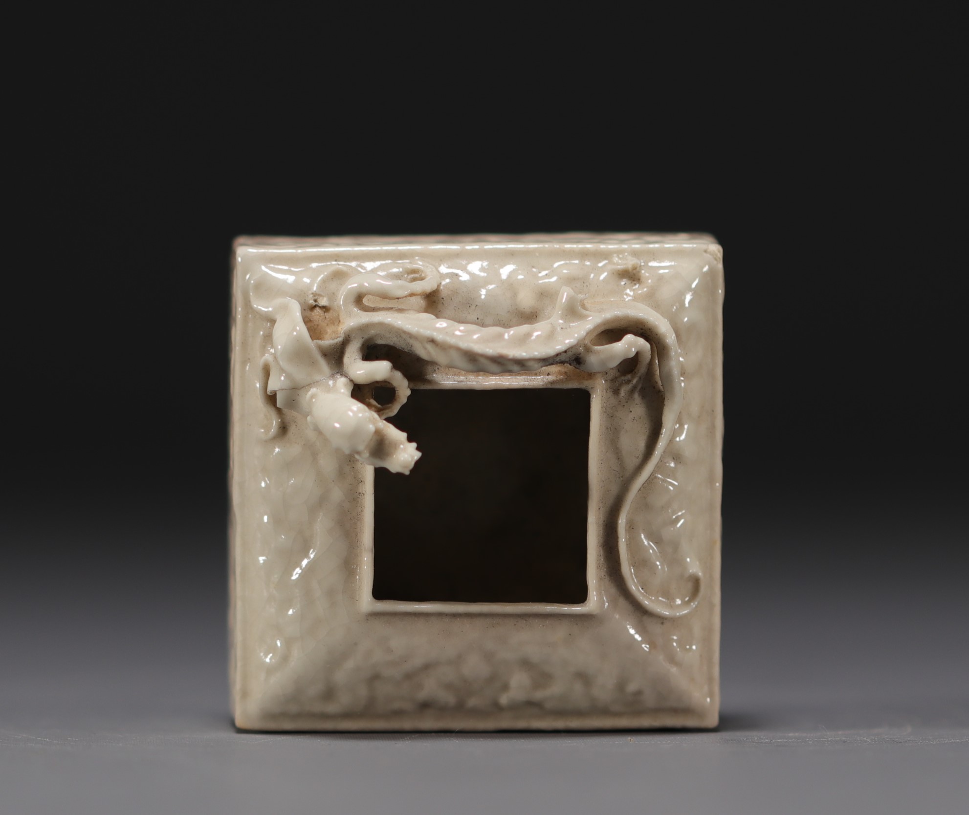 China - "Blanc de Chine" (Dehua porcelain) porcelain inkwell decorated with a dragon.