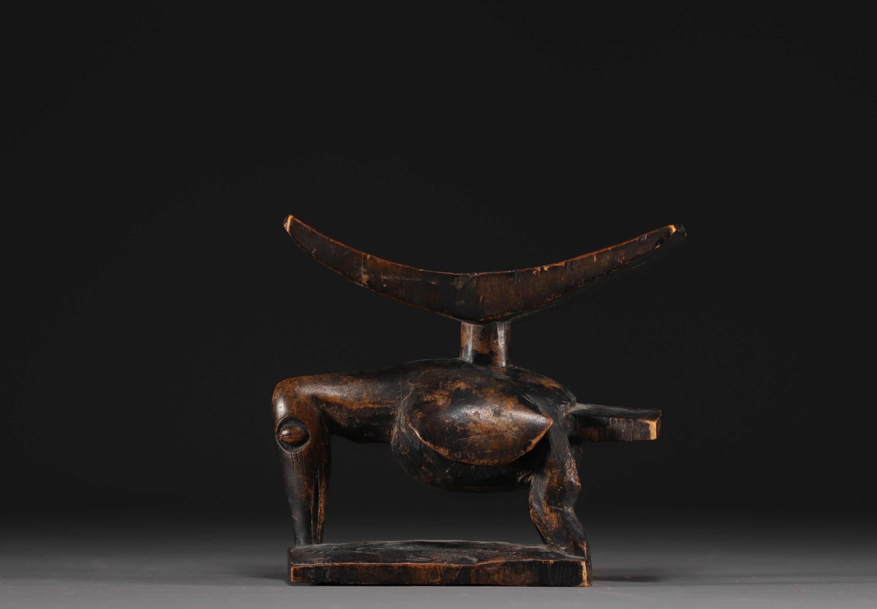 Africa - Neck rest carved in the shape of a bird. - Image 2 of 2