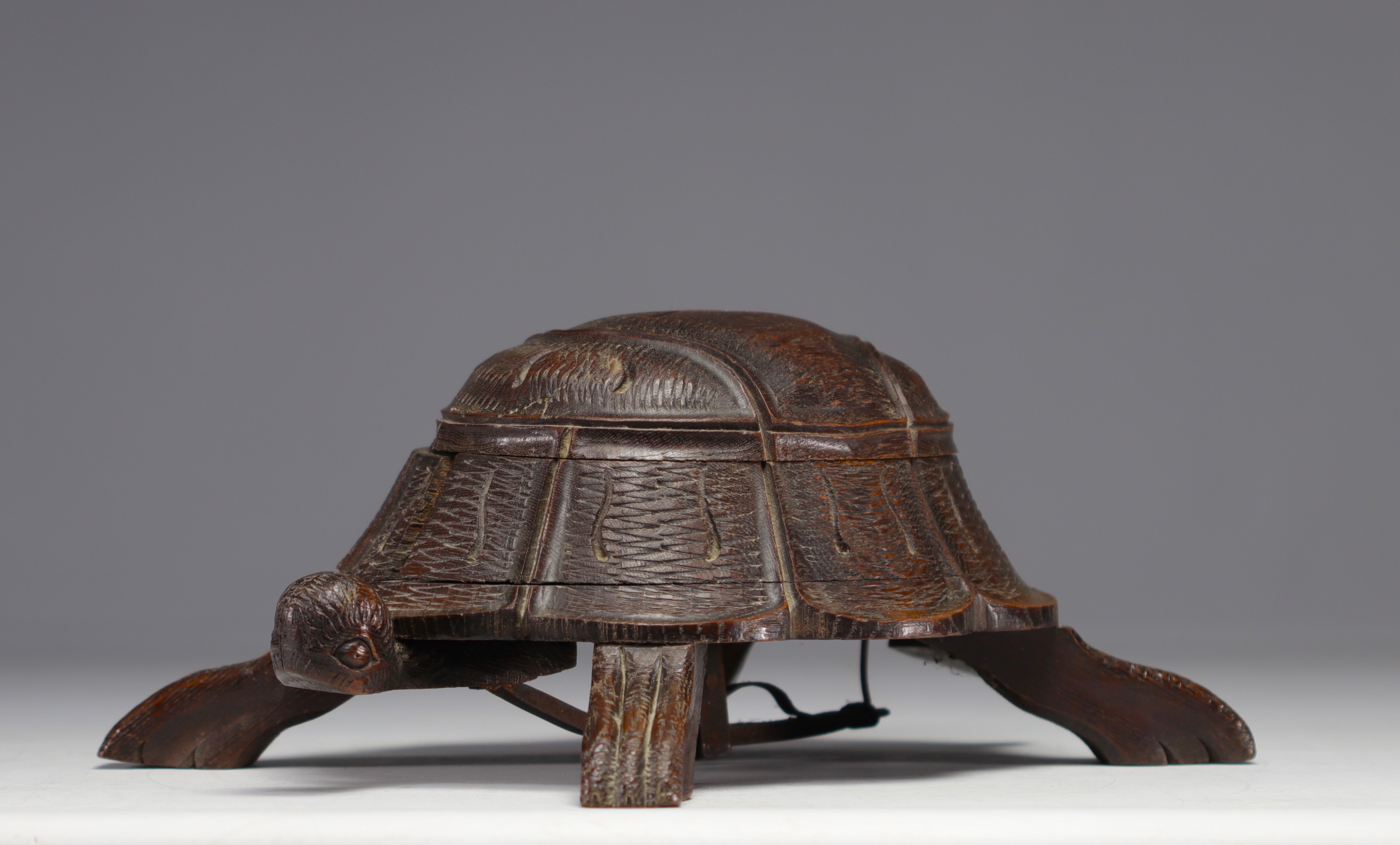 Wooden billiard spittoon in the shape of a turtle, late 19th century. - Image 2 of 5