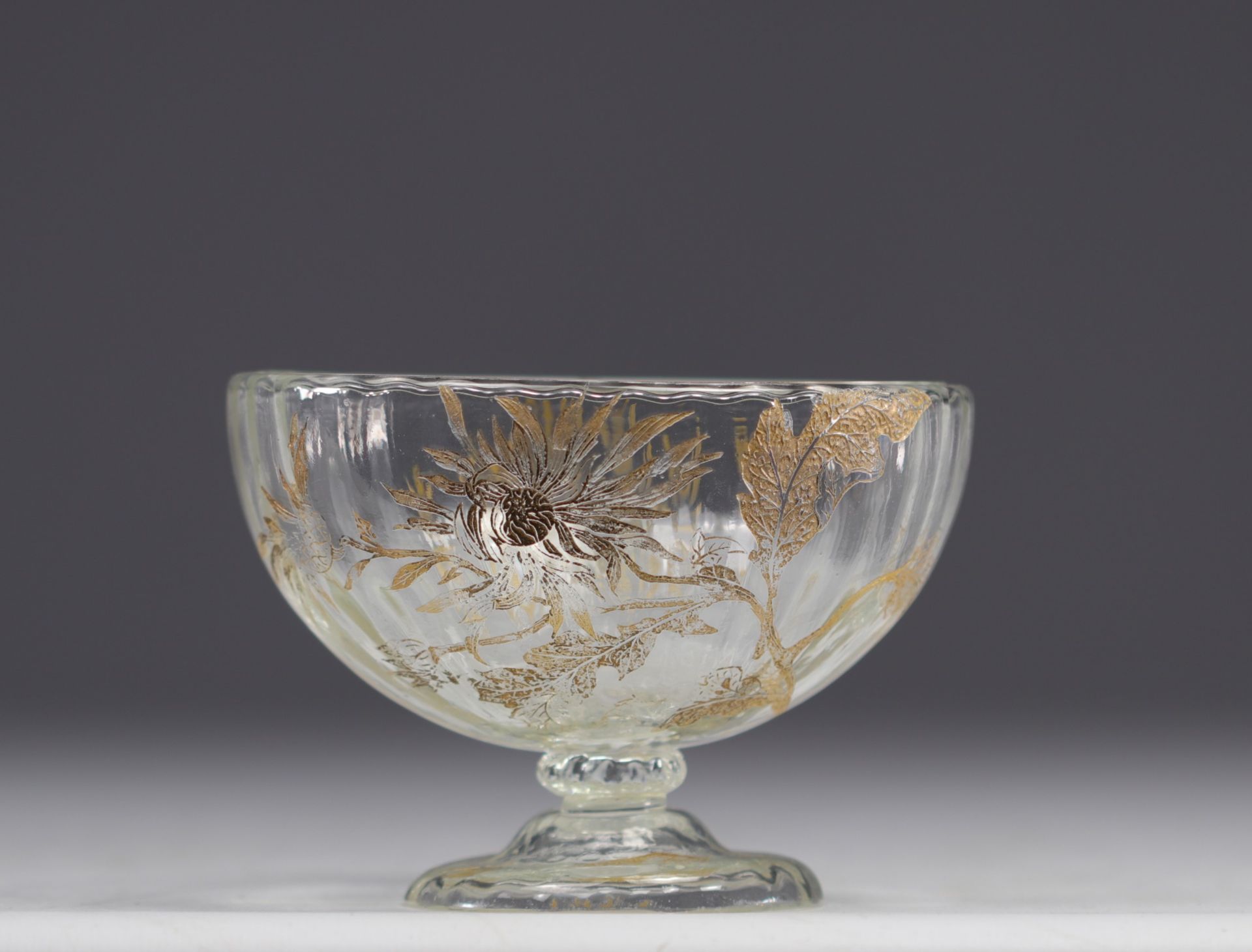 Cristallerie Emile GALLE, standing bowl decorated with gold flowers.
