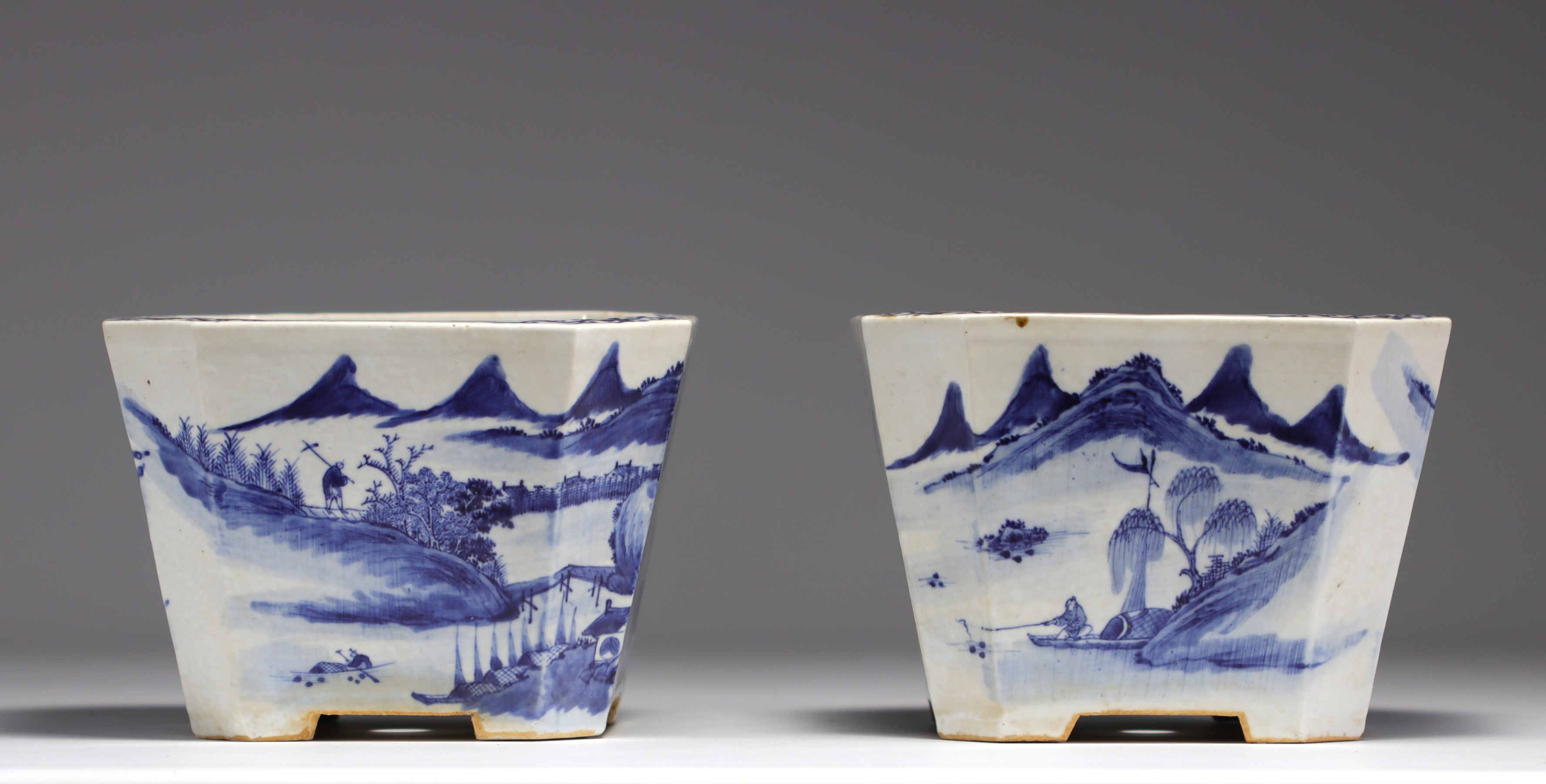 China - Pair of blue-white porcelain planters with landscape decoration, Qing period. - Image 2 of 3