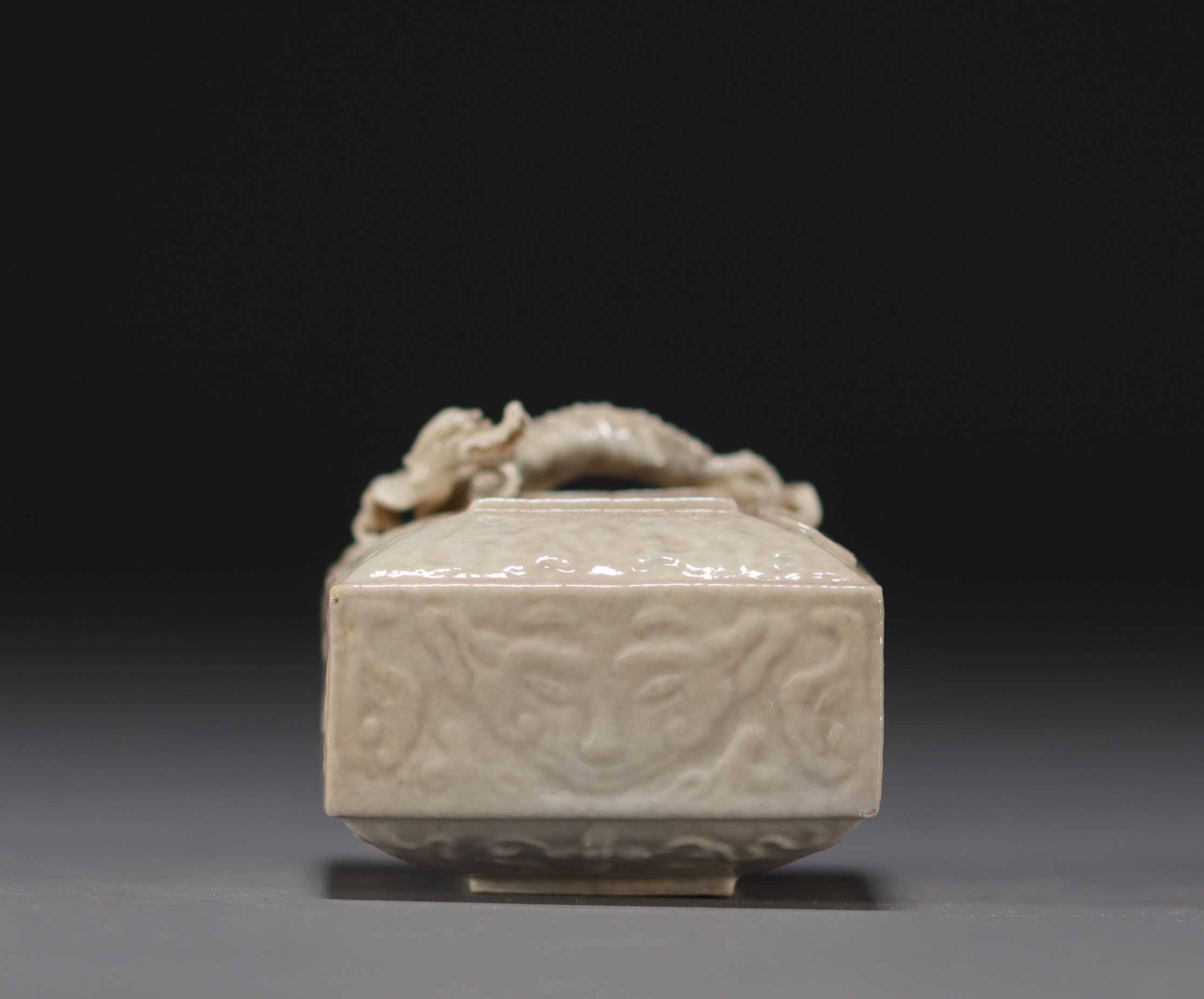 China - "Blanc de Chine" (Dehua porcelain) porcelain inkwell decorated with a dragon. - Image 5 of 5