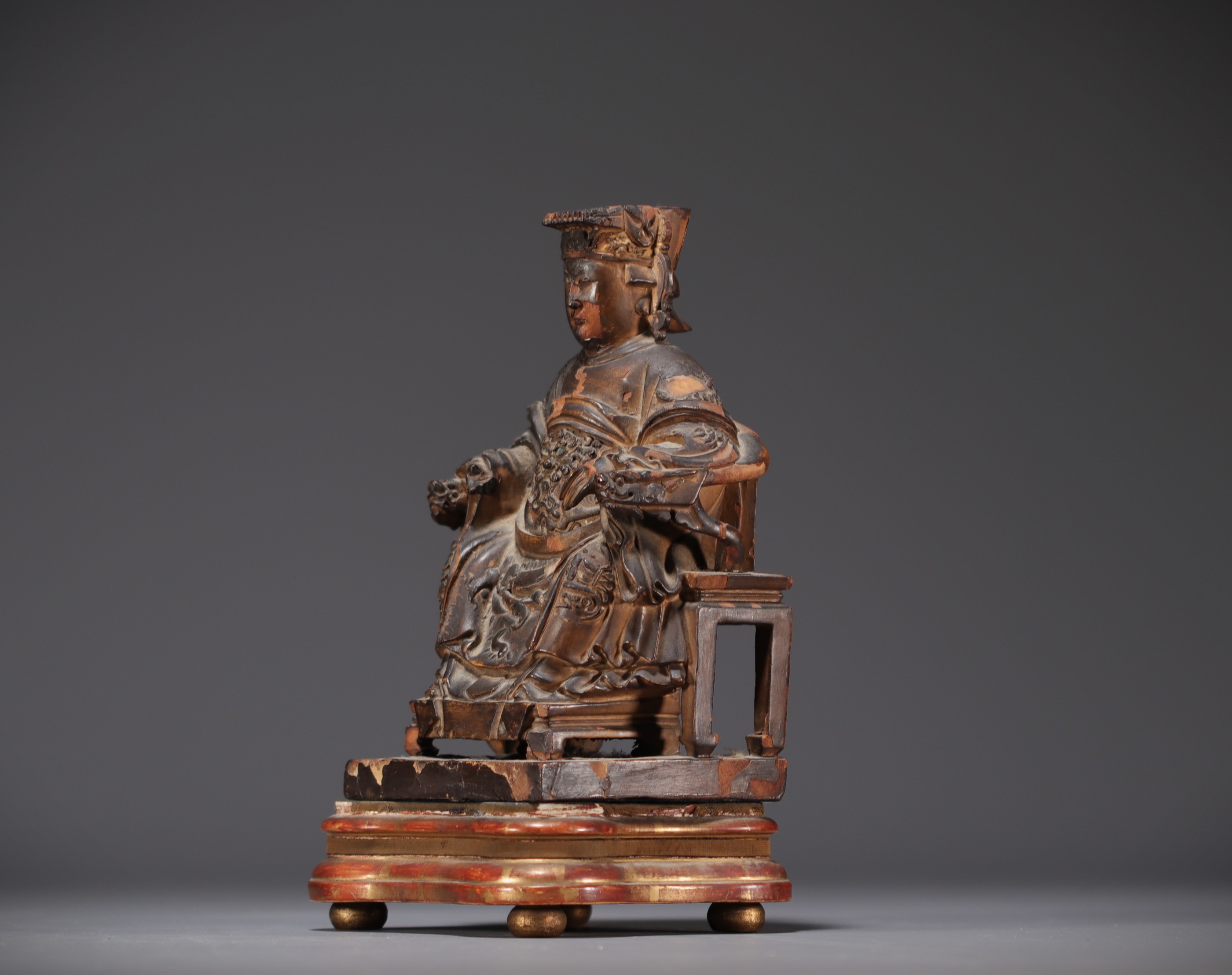 China - Statuette of a Dignitary in carved wood, Ming period. - Image 4 of 4