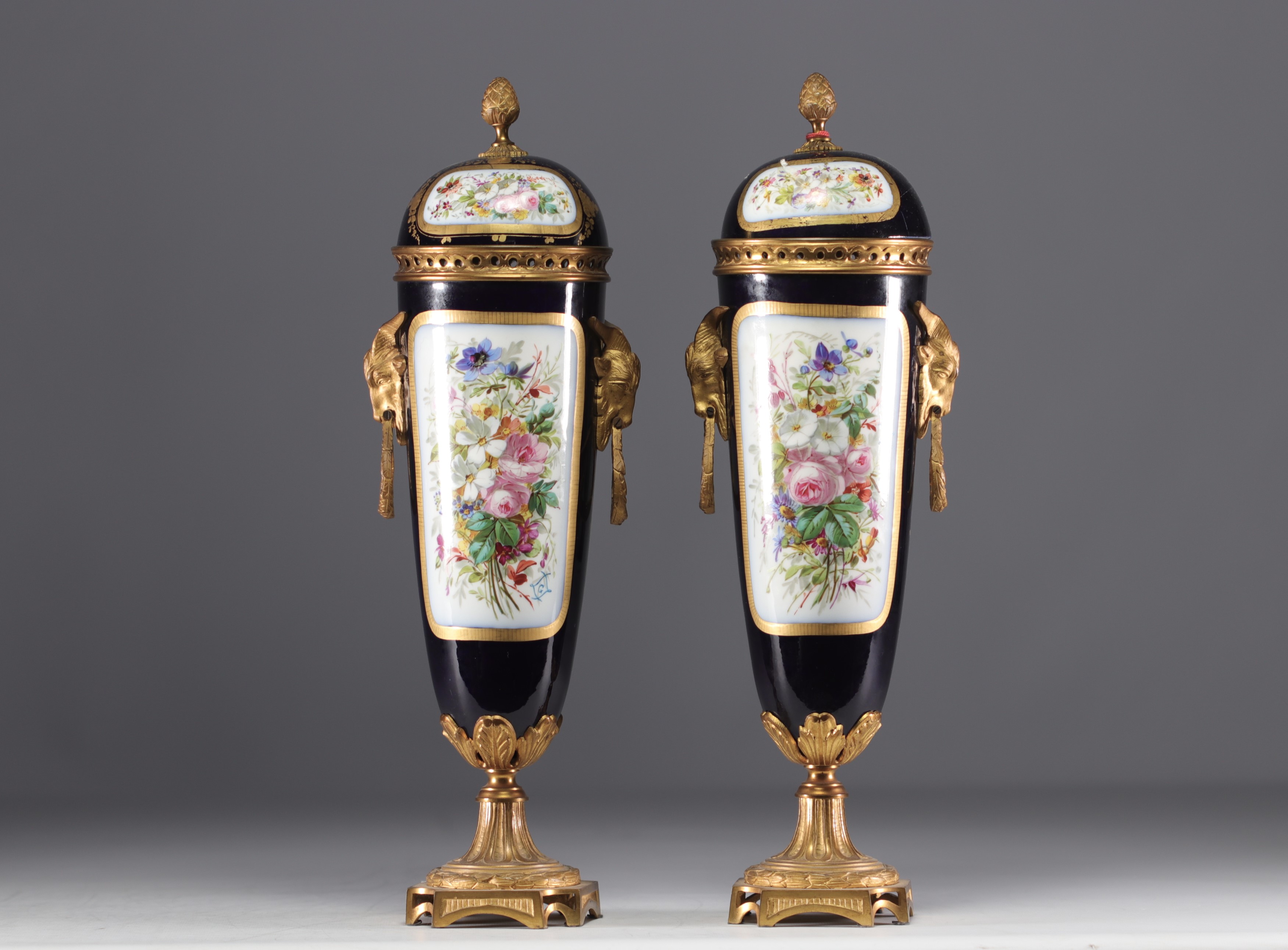 Sevres - Pair of bronze mounted porcelain covered cassolettes "Romantic scenes". - Image 4 of 4