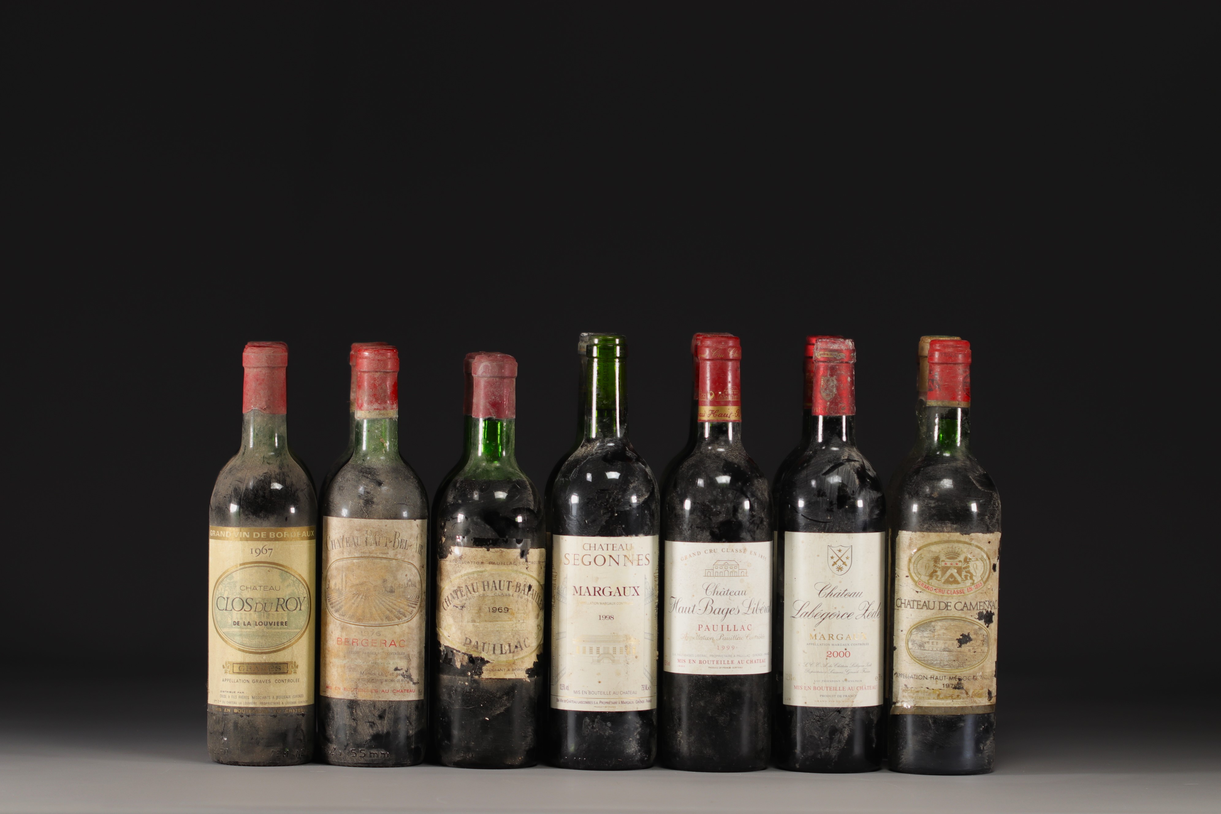 Lot of 21 bottles of various Bordeaux wines.