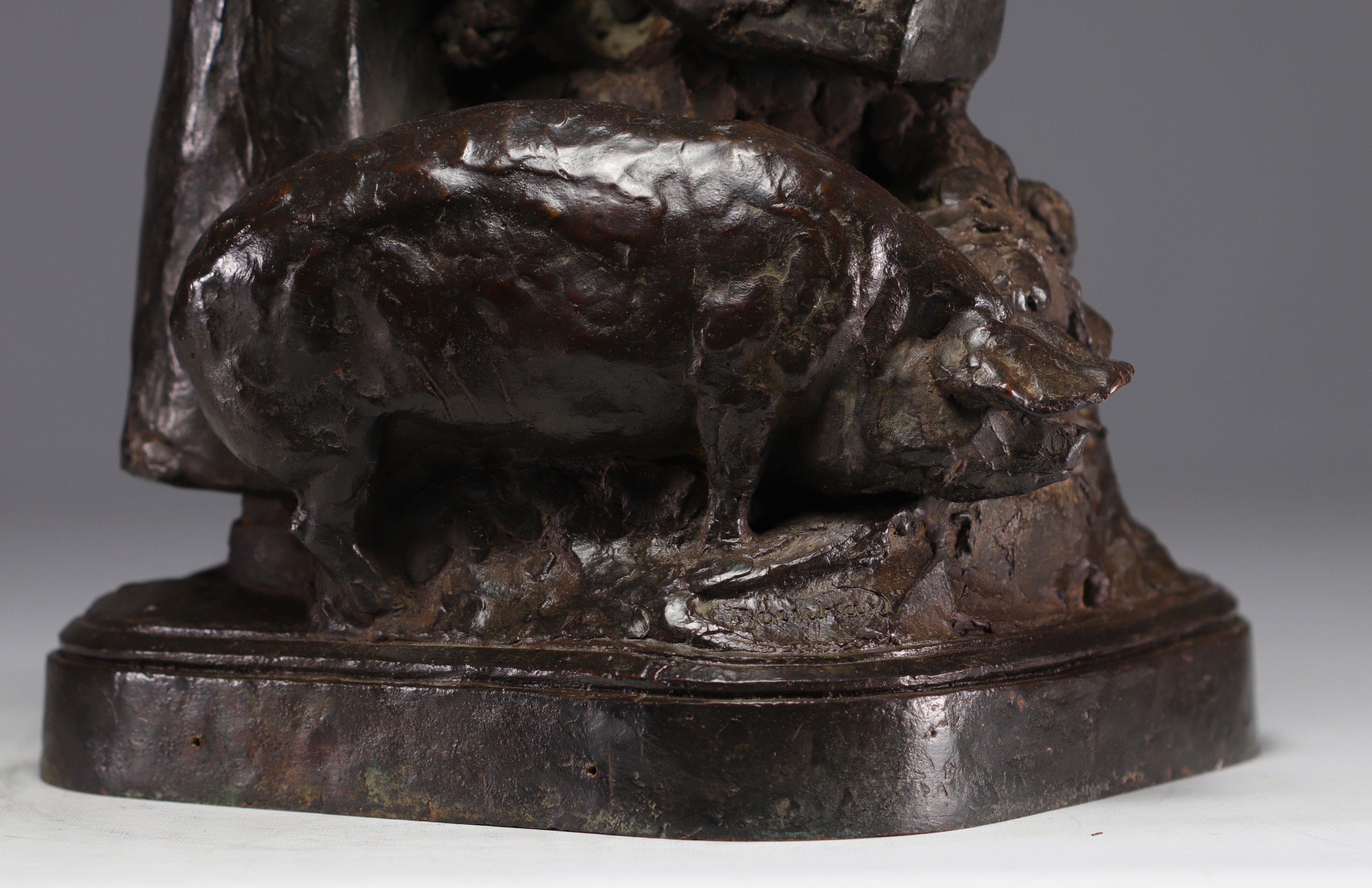 Henri Louis BOUCHARD (1875-1960) "The farmer feeding her pigs" Bronze sculpture - Image 3 of 8